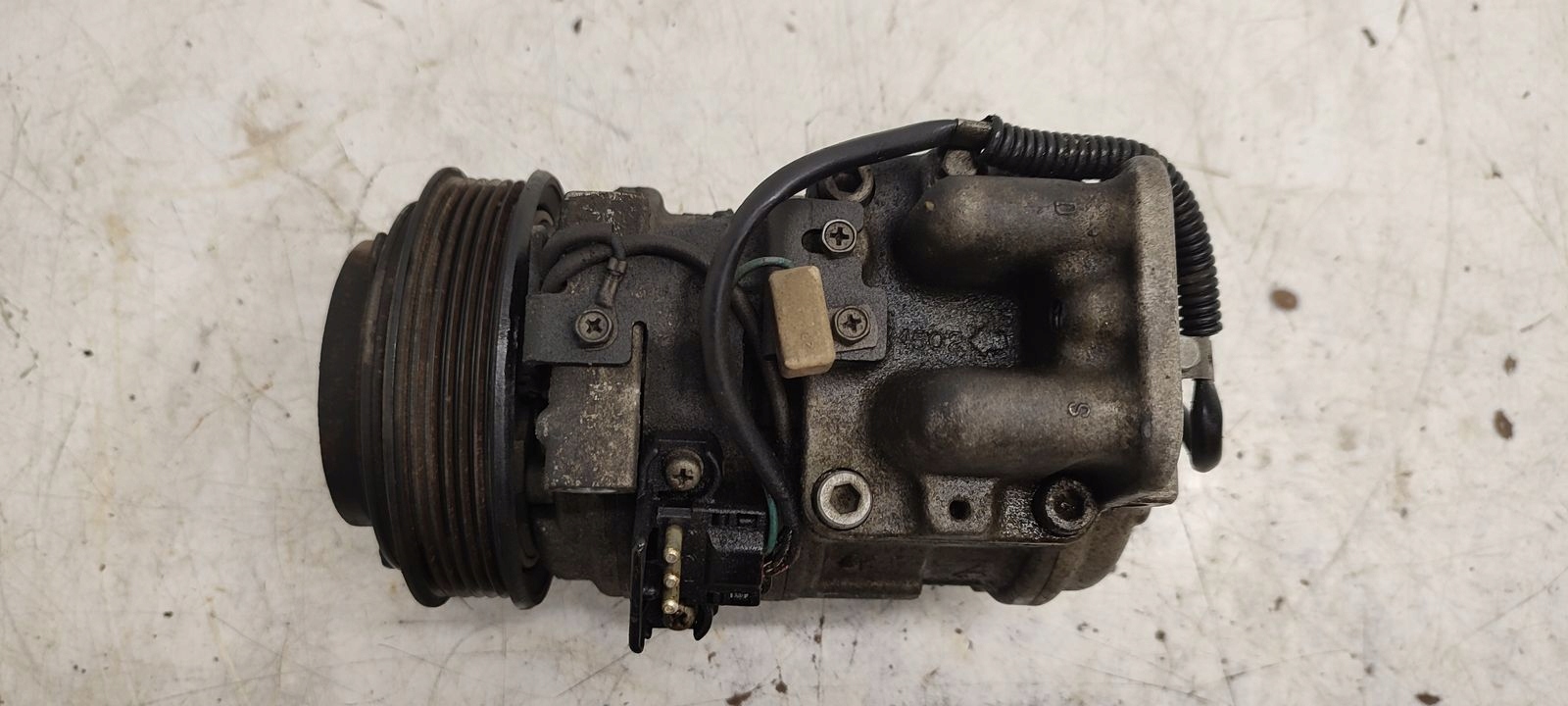 compressor of the air conditioning compressor; Mercedes W124 2,2
