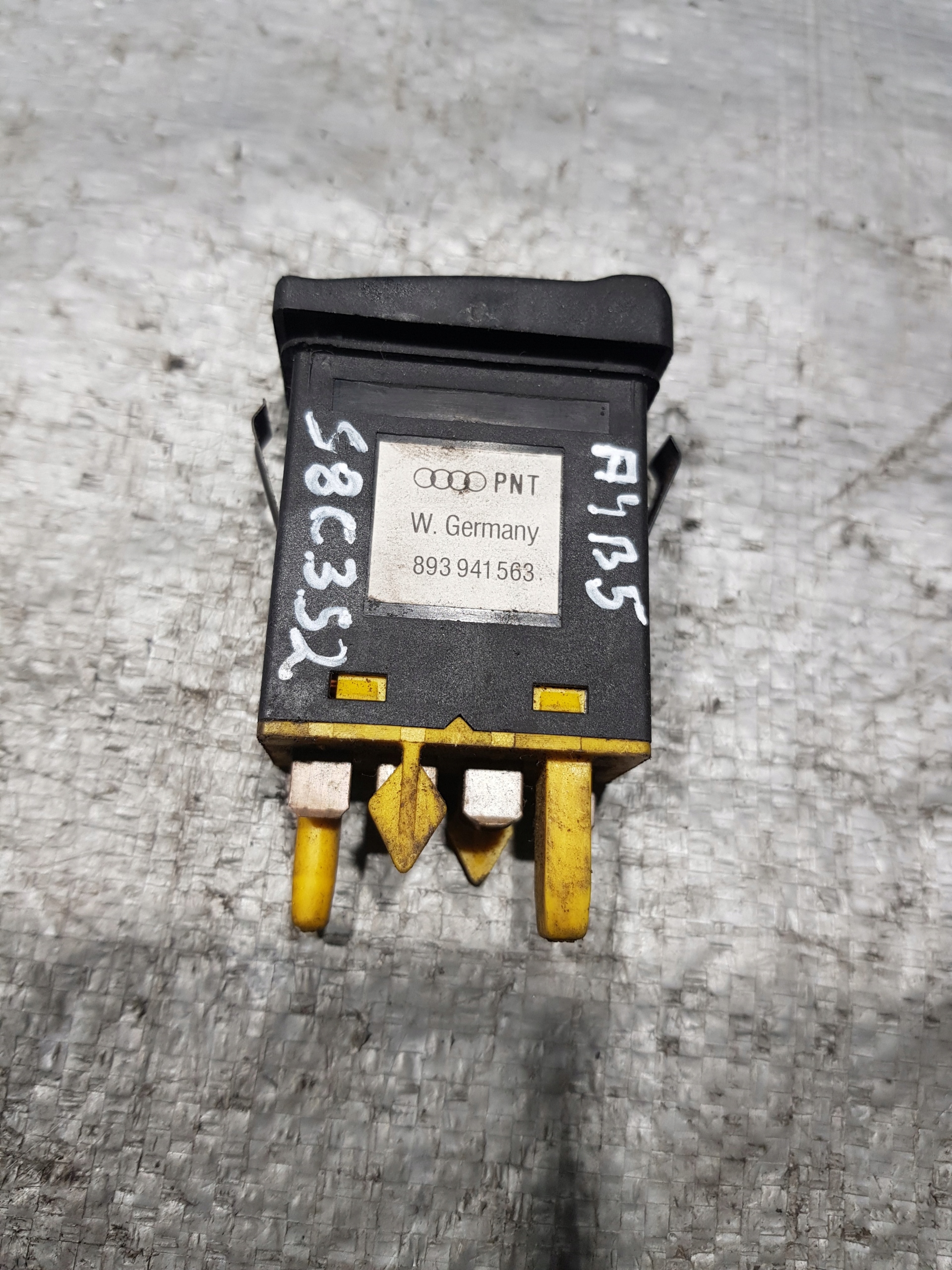switch przeciwmgielnych Audi OE 893941563