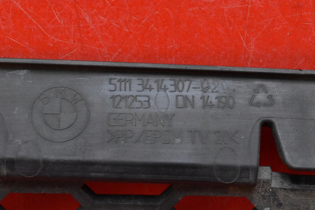 Lüftungsgitter der Stoßstange mitte 3414307 BMW X3 E83 06-10
