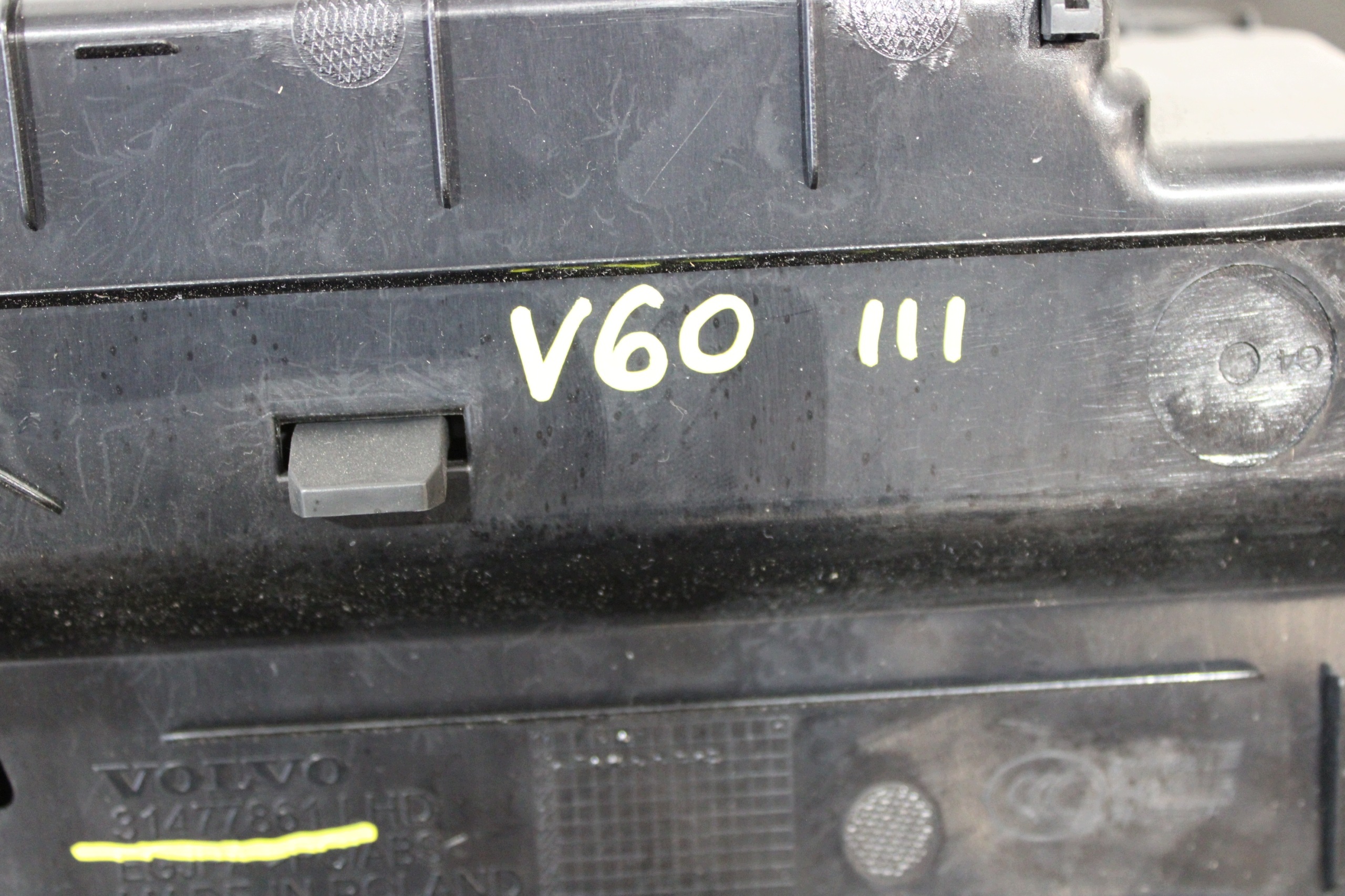 passenger compartment consoles 31477861 VOLVO S60 V60 III 3 KOMBI