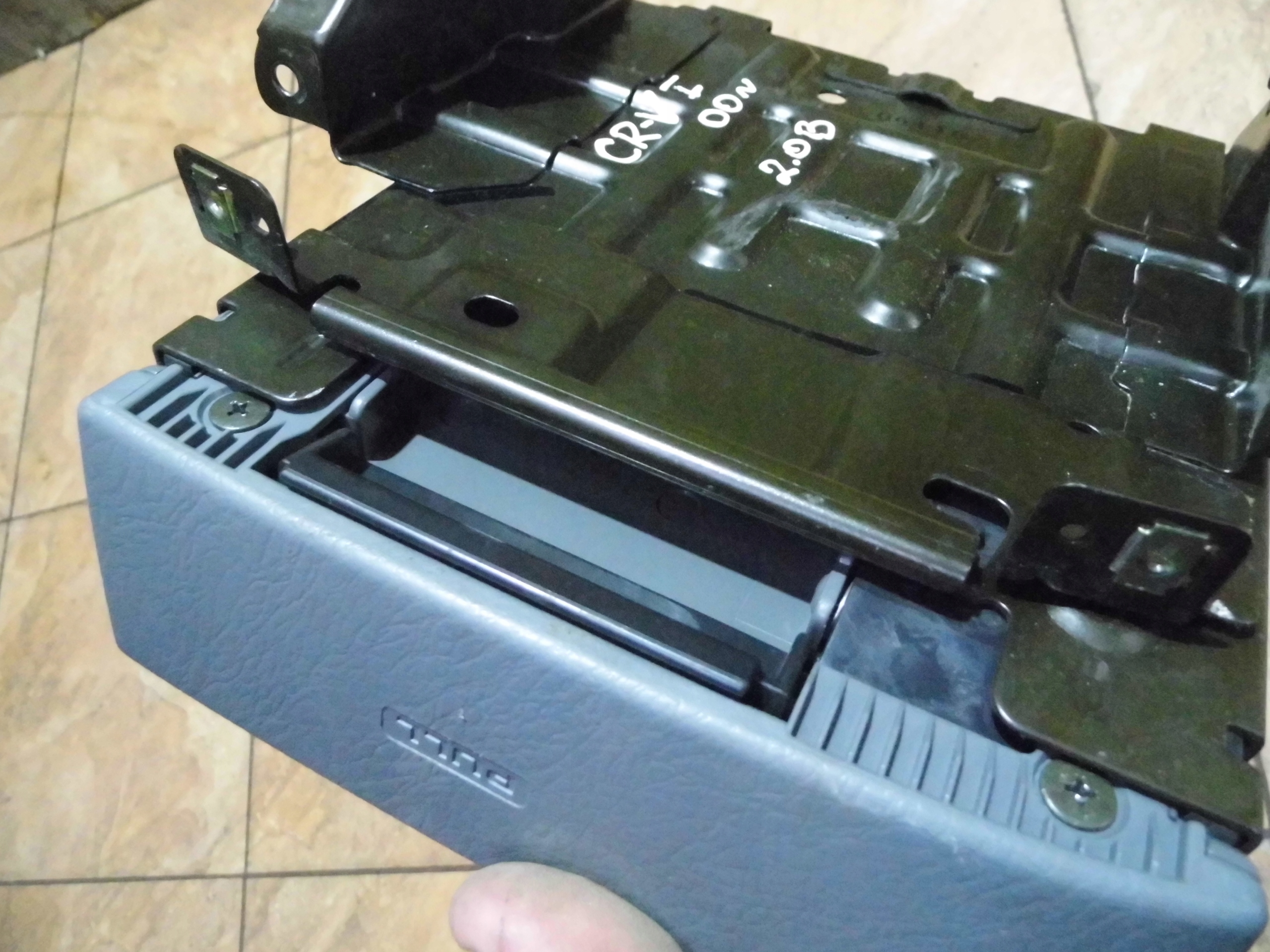 Honda CR-V и 2.0b 00' бардачок