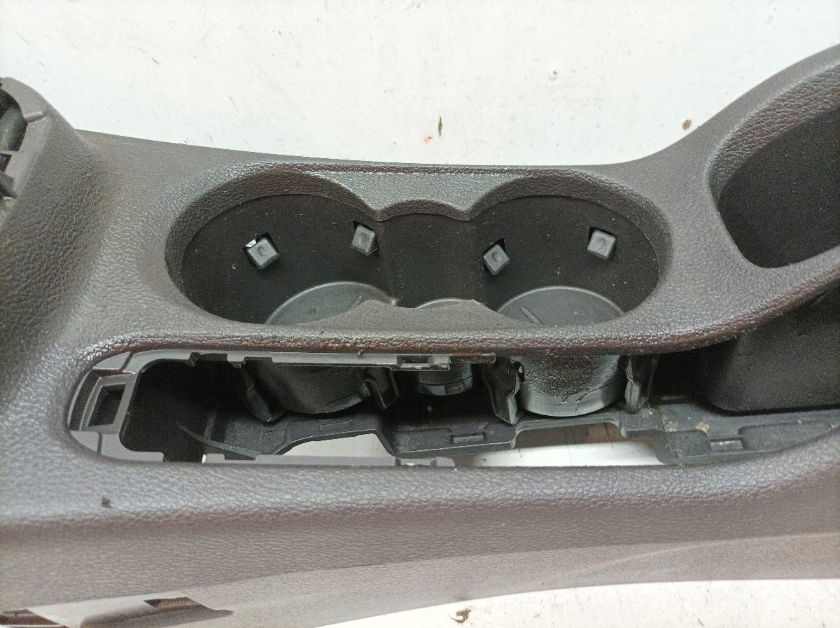 TUNEL media Ford Transit Courier e (2014- )