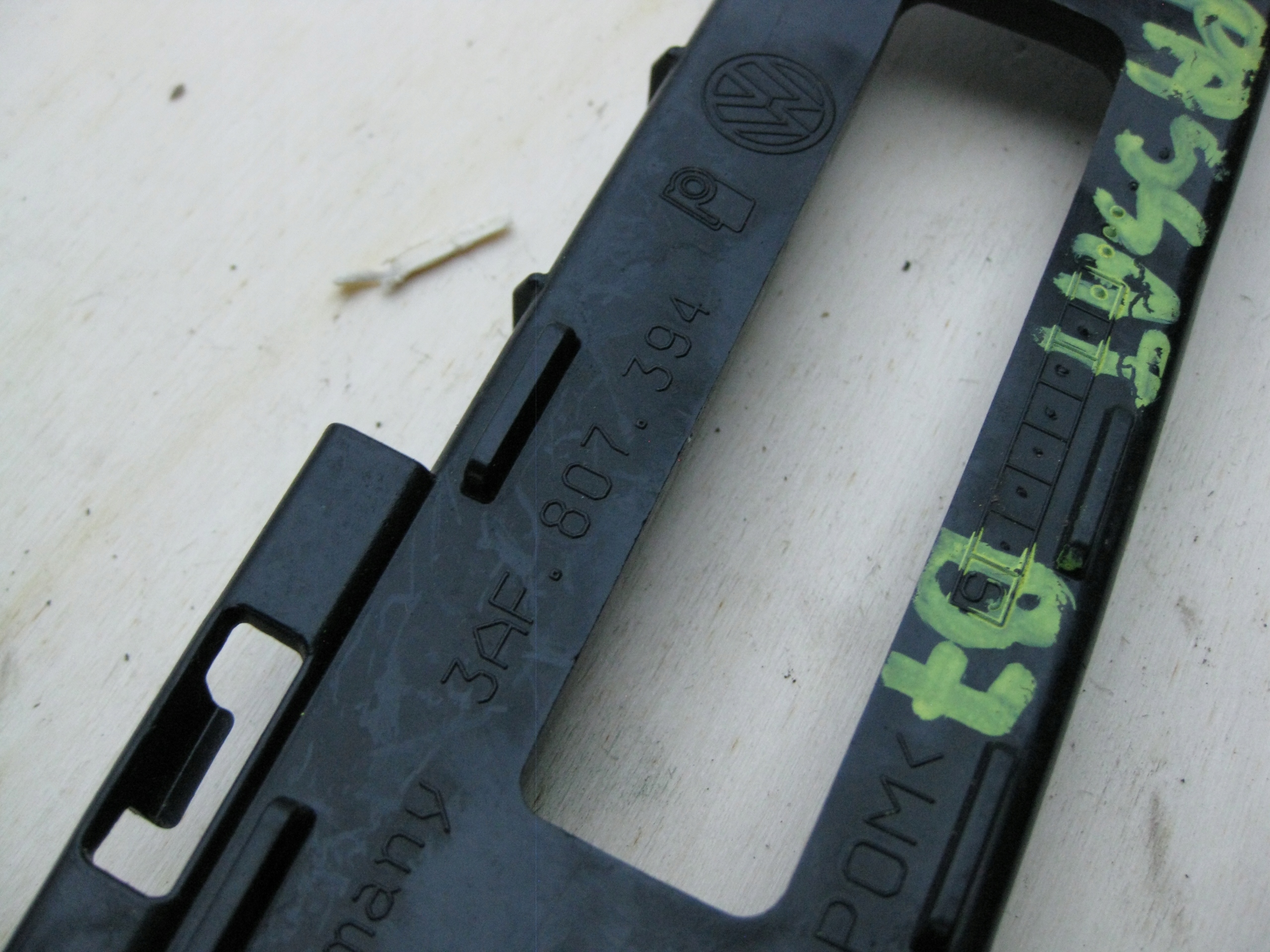 VW PASSAT B7 KOMBI bumper bracket right rear 3AF807394