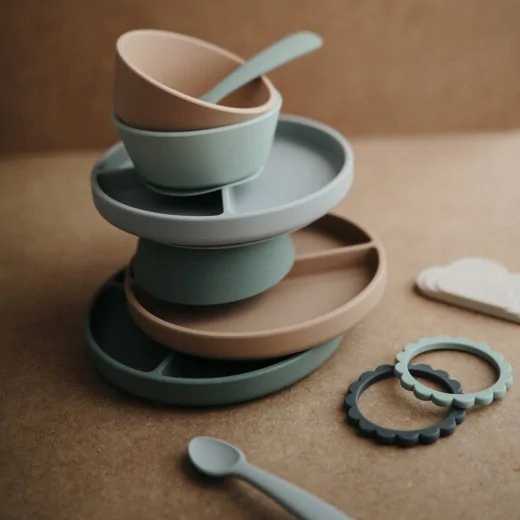 Mushie Talerzyk Silikonowy z Przyssawką Powder Blue Rodzaj talerzyk