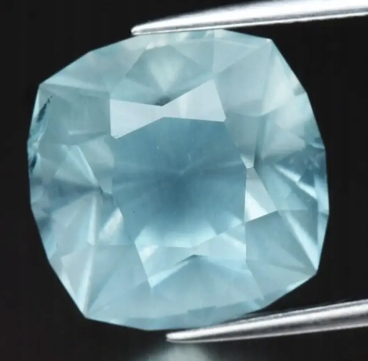 11.38ct Naturalny Akwamaryn.