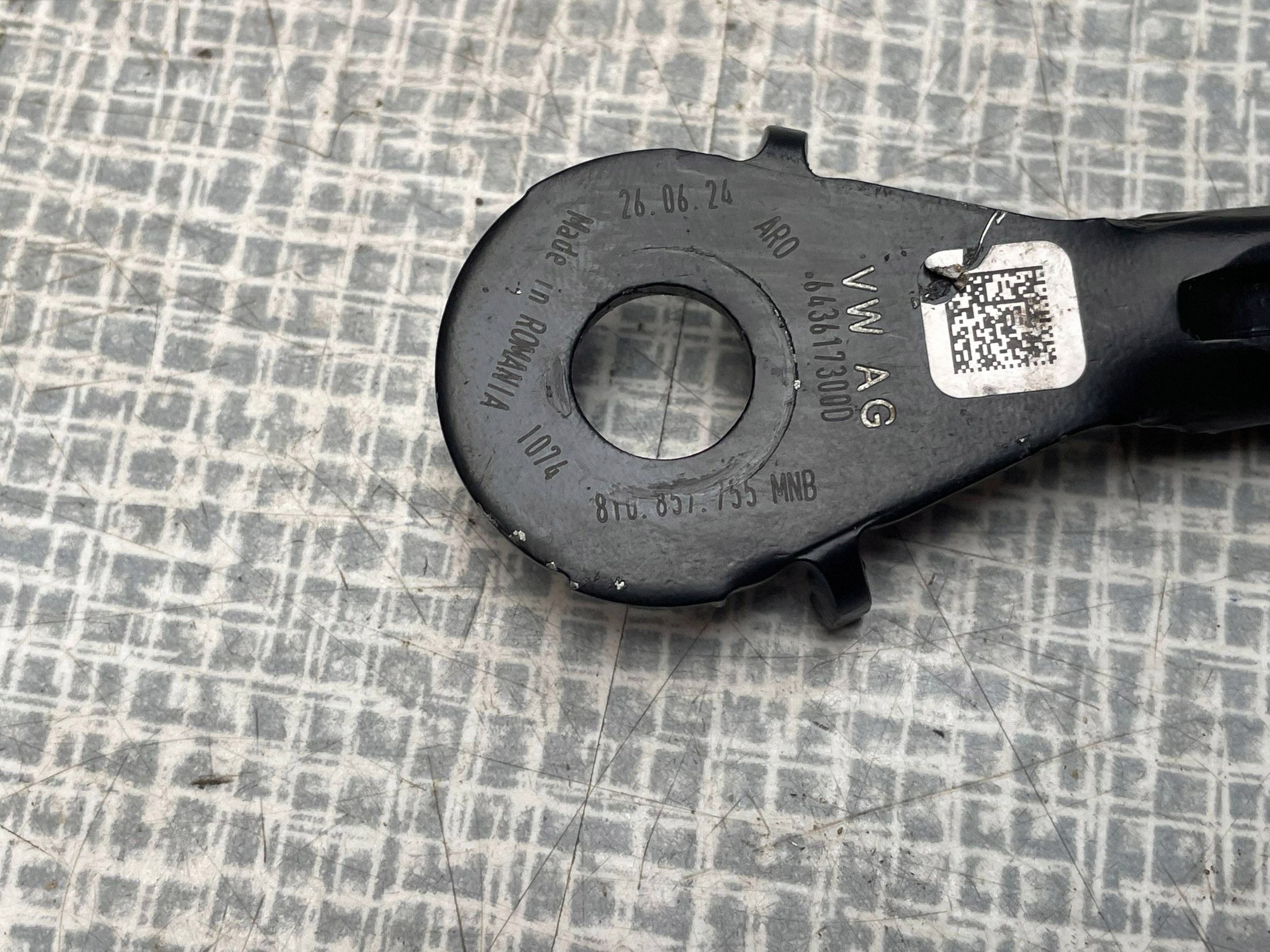 Fixation arbre ceintures sécurité AUDI A6 ALLROAD C6 8T0857755 @A