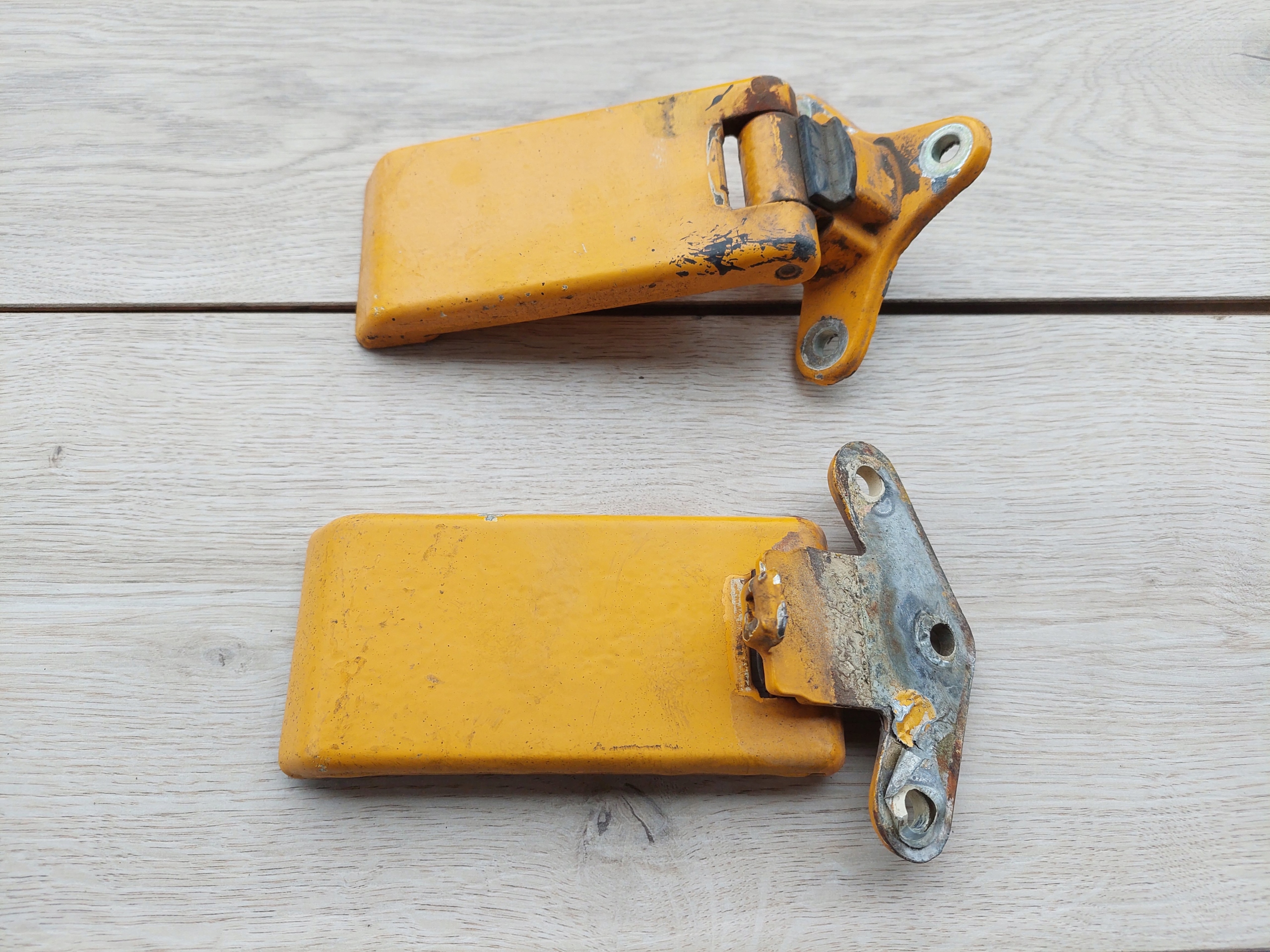 IVECO DAILY 99- ZAWIAS DRZWI TYŁ DÓŁ