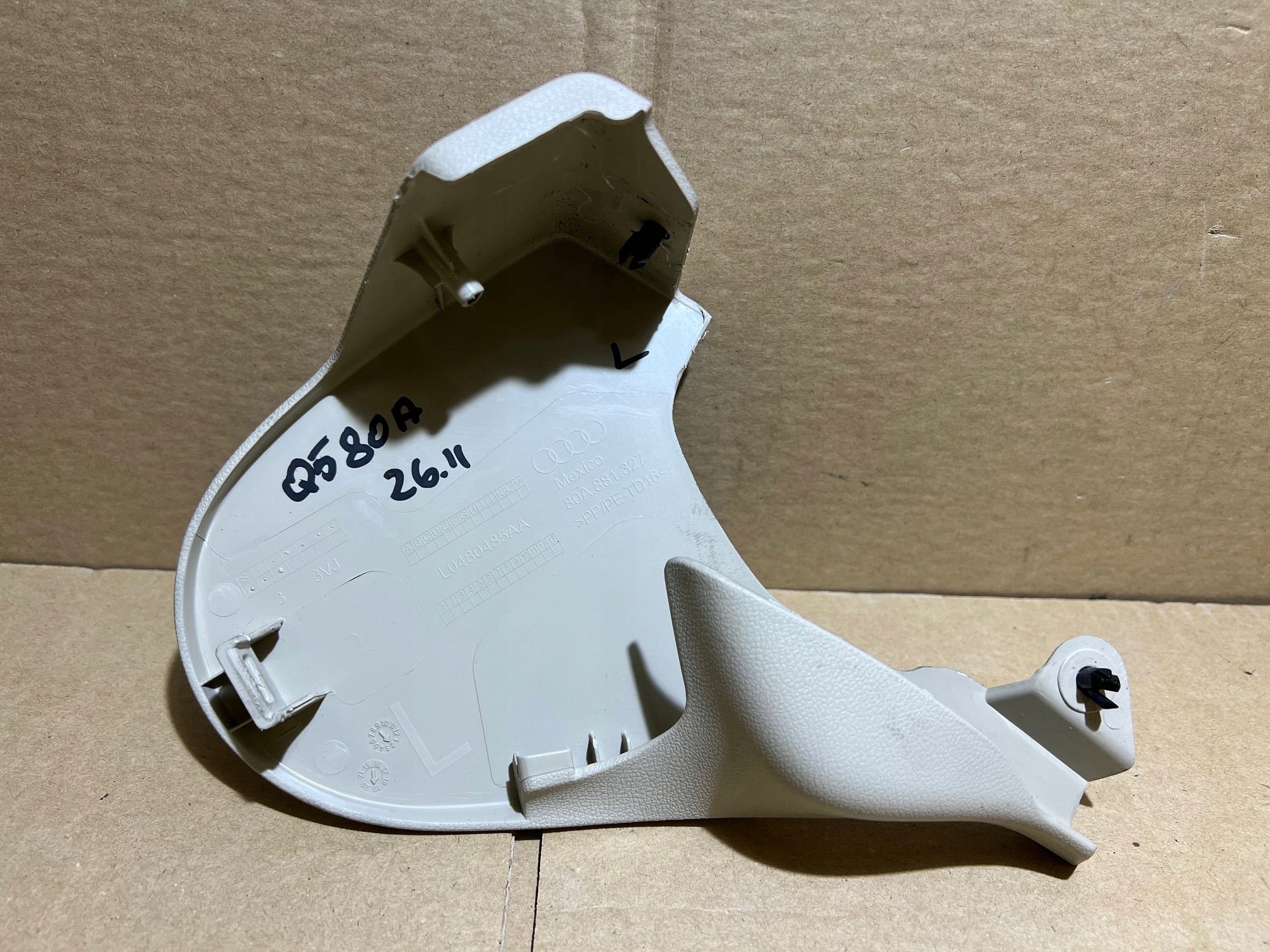 AUDI Q5 80A cover side seat driver´s 80A881327