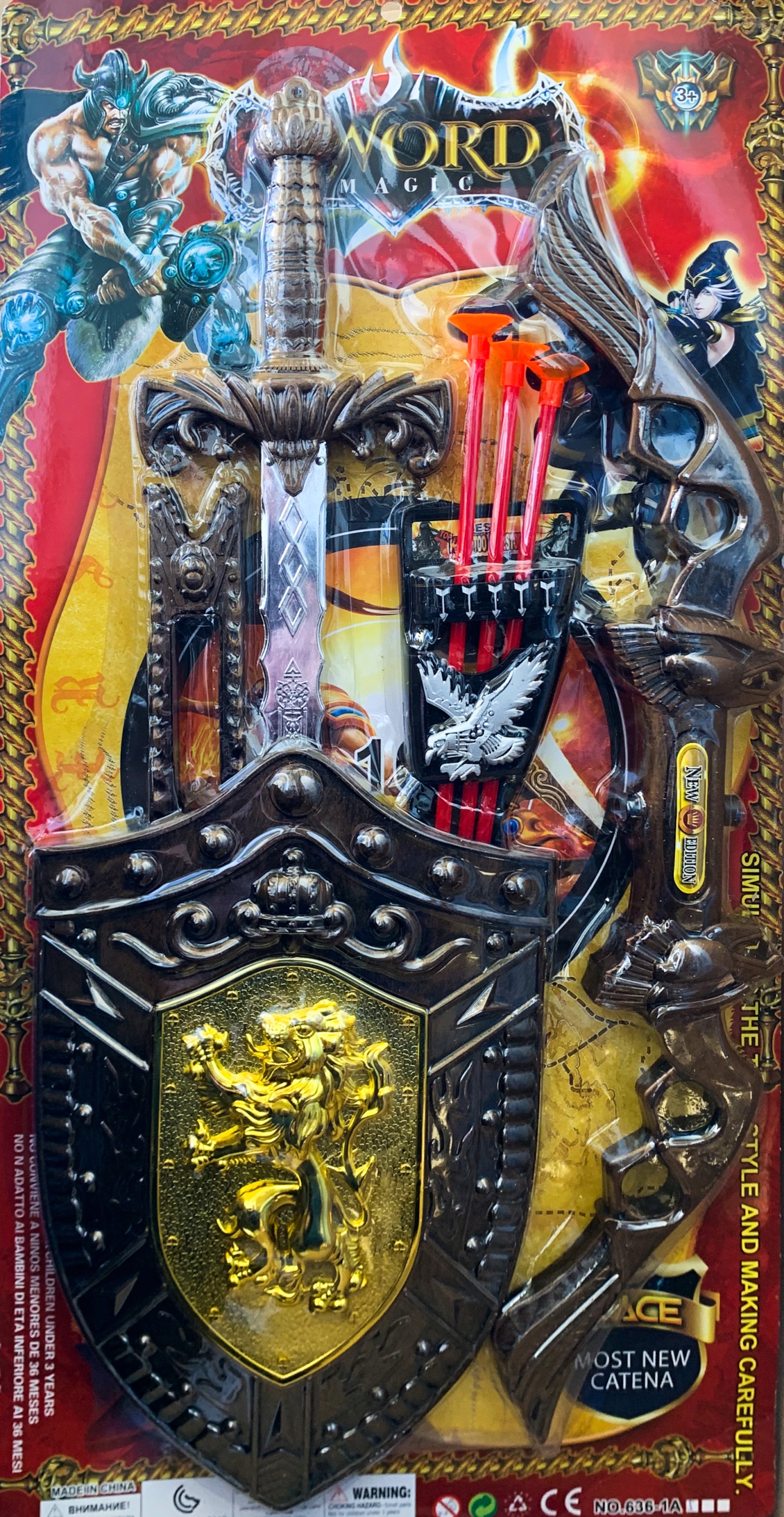 Broń rycerska miecz tarcza łuk ze strzałami przebranie rycerza