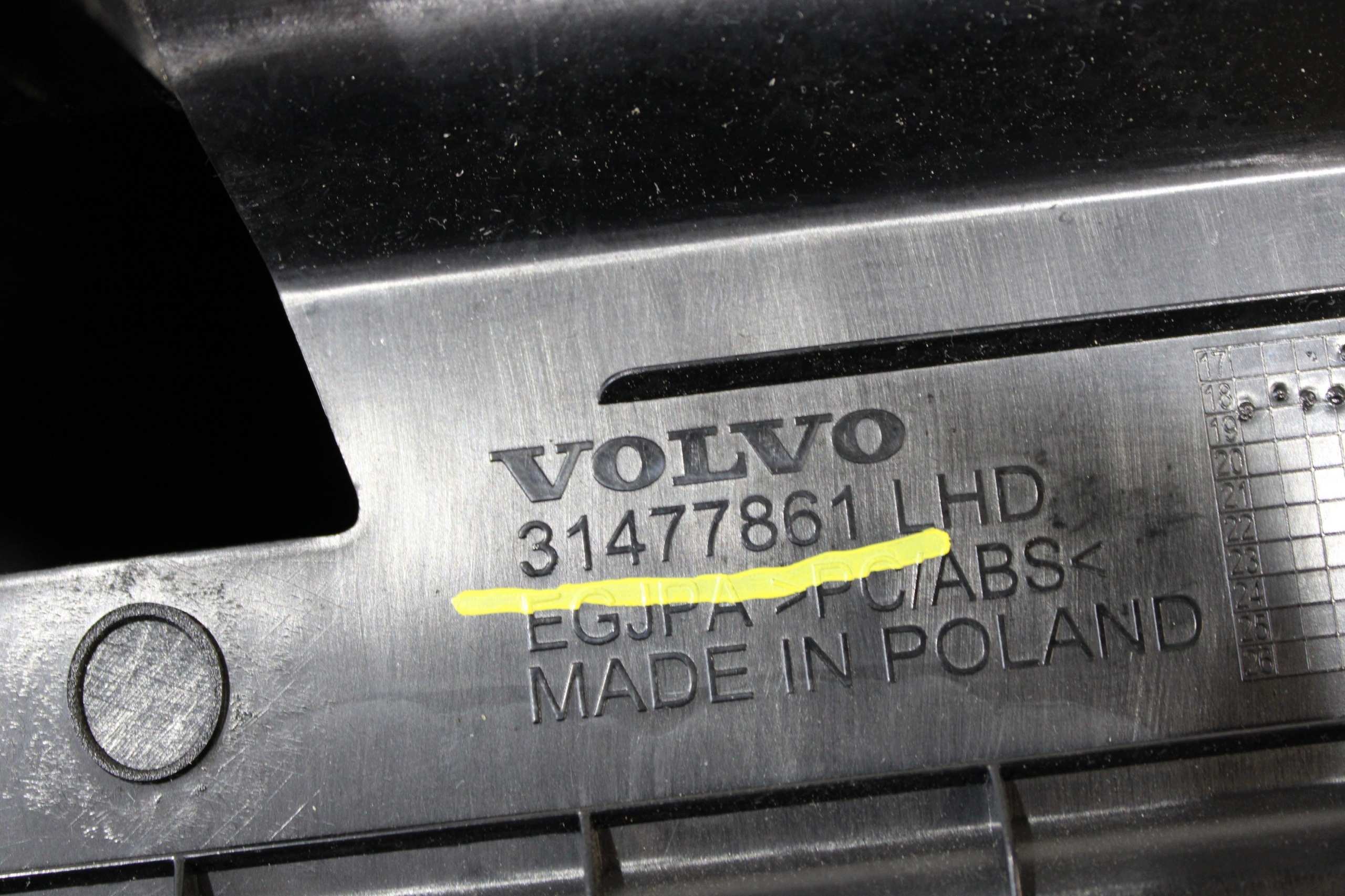 passenger compartment consoles 31477861 VOLVO S60 V60 III 3 KOMBI