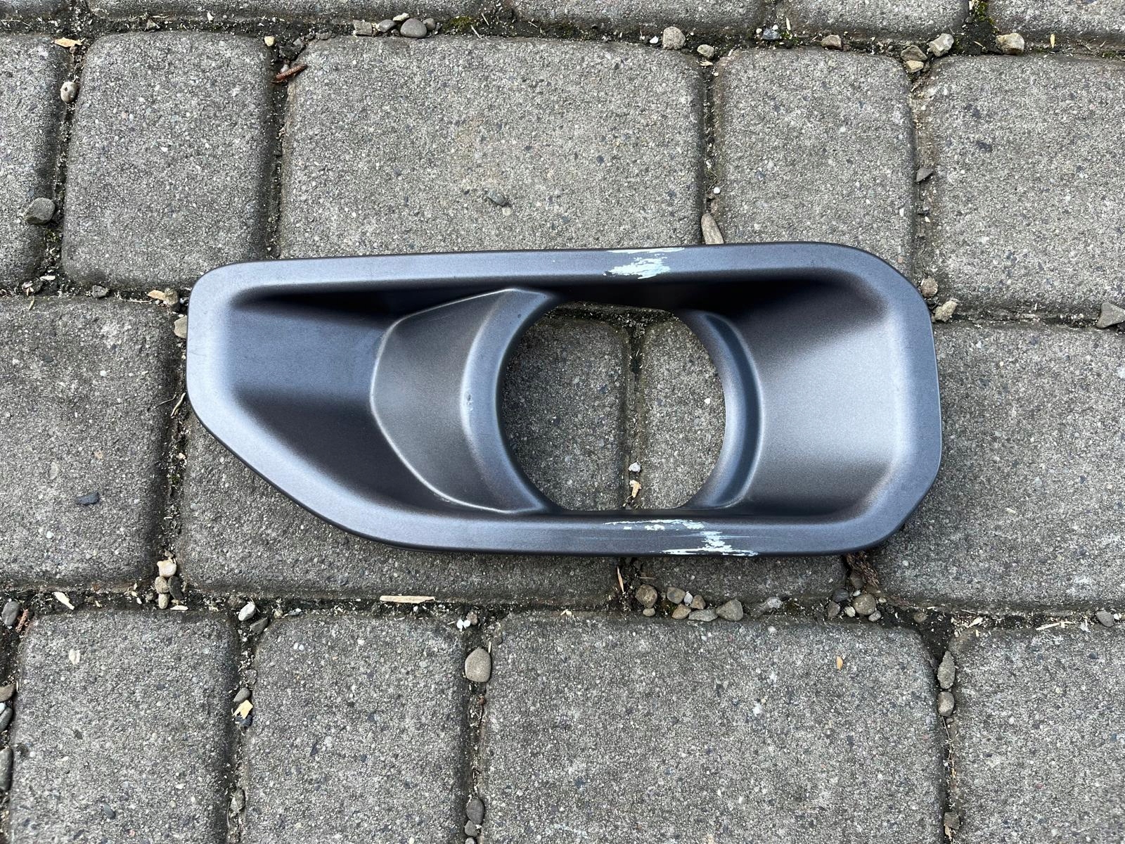 RAMKA PRAWA HALOGENU OSŁONA OBRAMÓWKA JEEP WRANGLER JL GLADIATOR