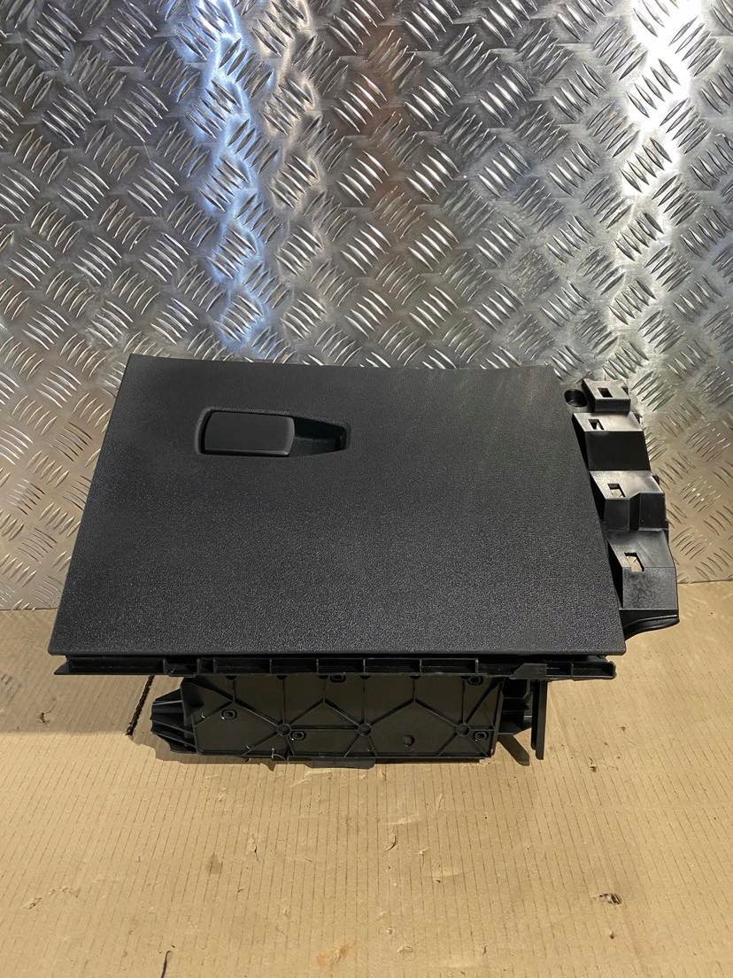 BMW 1 F40 бардачок