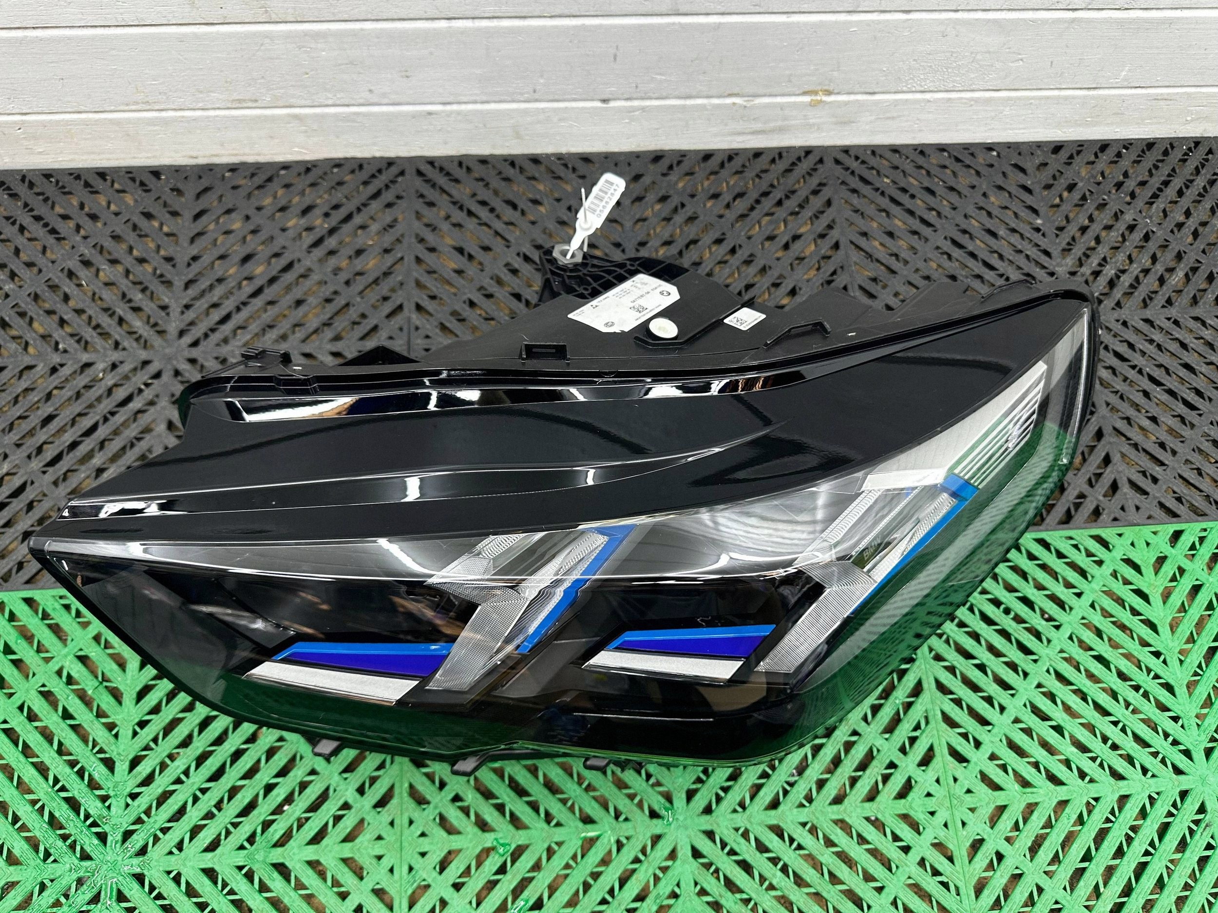 light front side left BMW X2 U10 5A77EB7