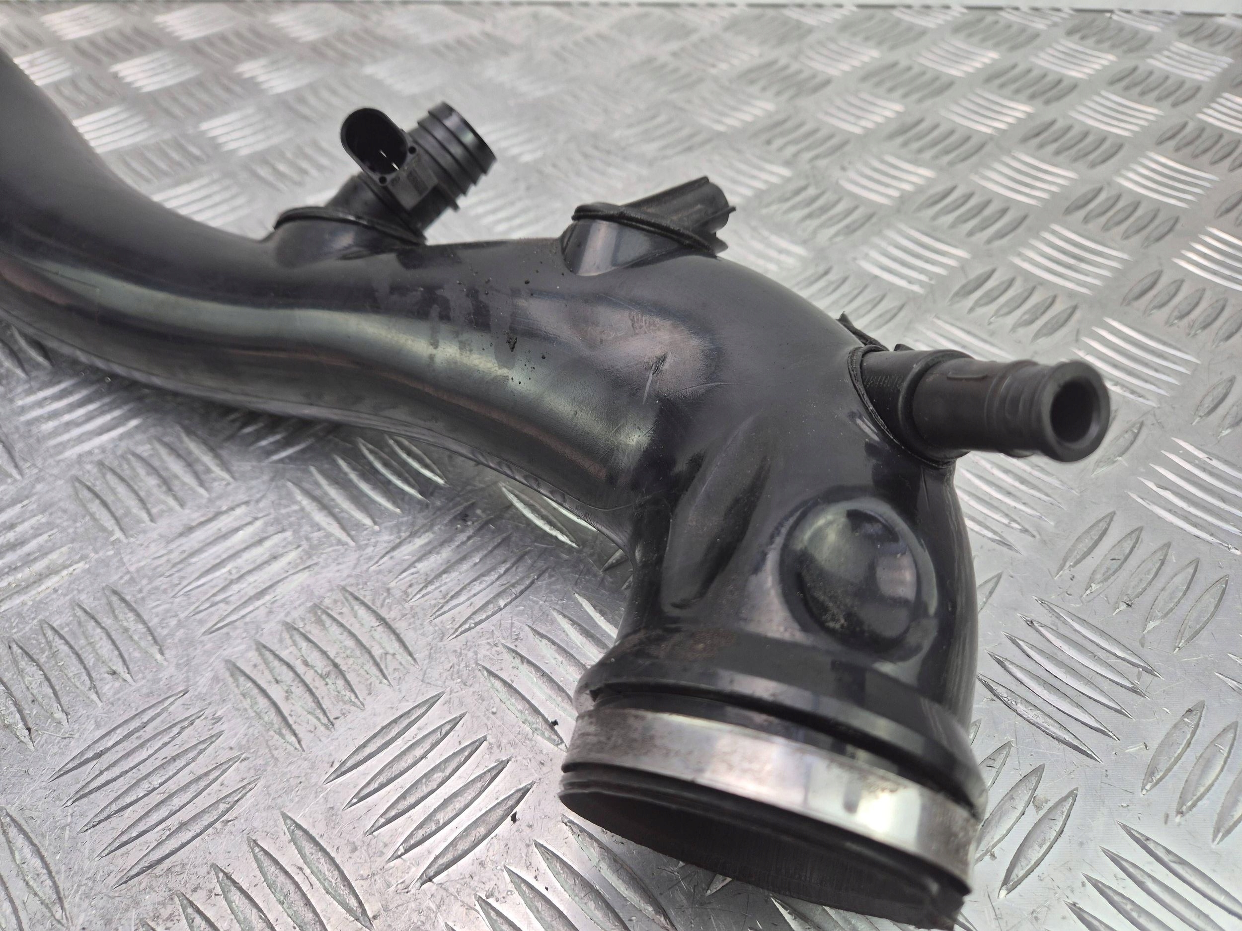 Mercedes E200 CGI W212 Czesc rury dolotu luft A2740900429
