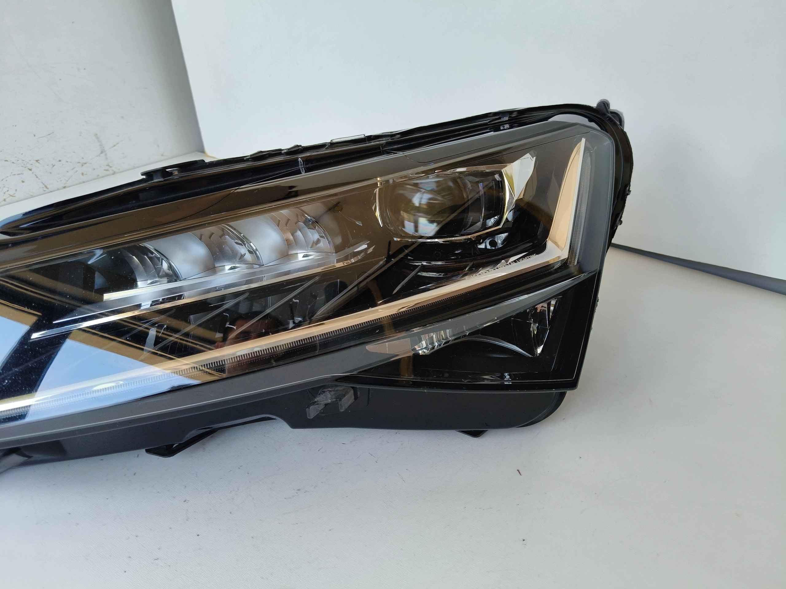 light left REFLEKTOR SKODA SUPERB III 3 3V 3V0 19- LIFT FULL LED