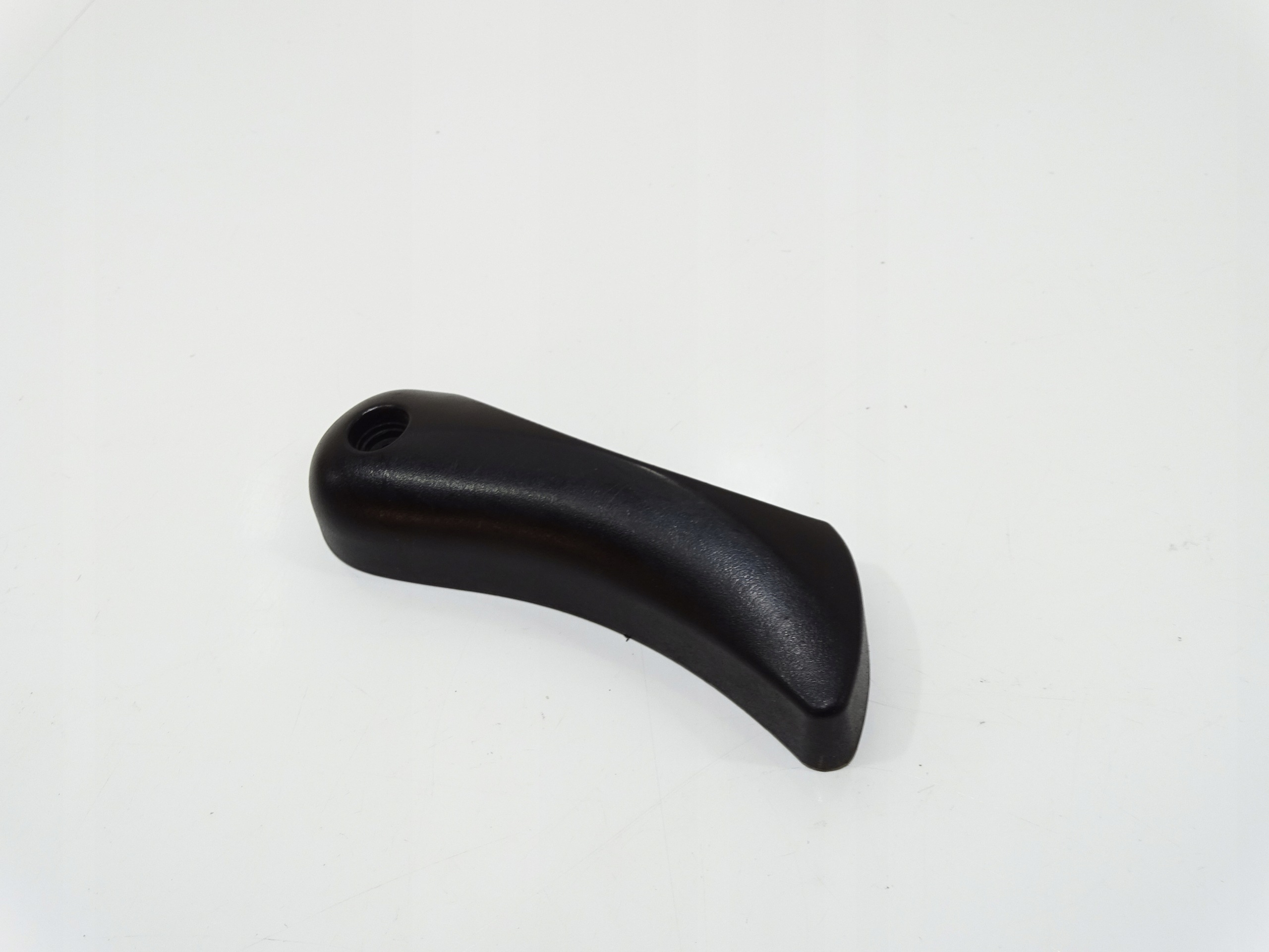 handle bracket of the opening bonnets BMW E60 E61 OE 7008933 (4817582)