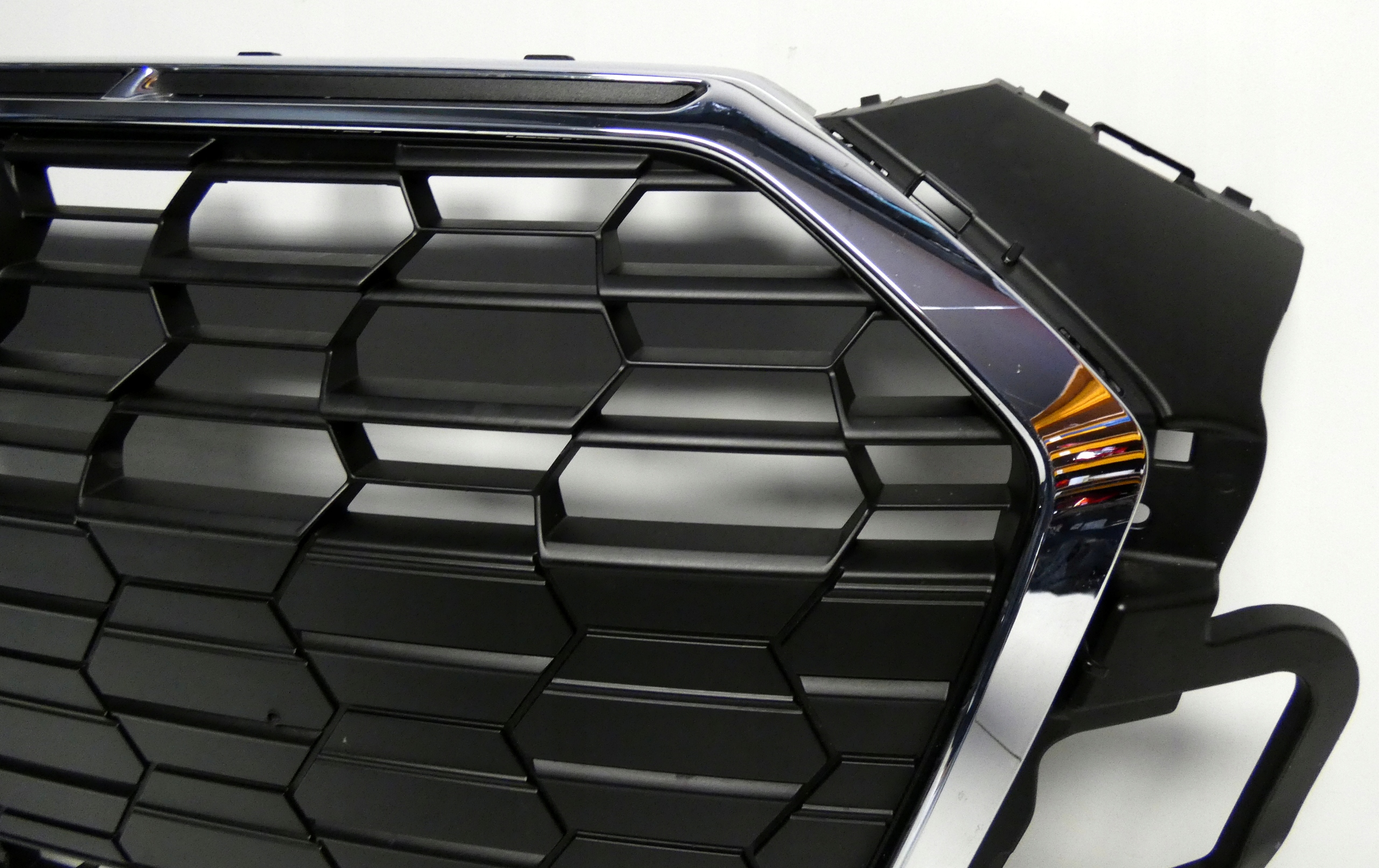 AUDI A5 LIFT 2019- 8W6853651BG hűtőrács hűtőrács maszk