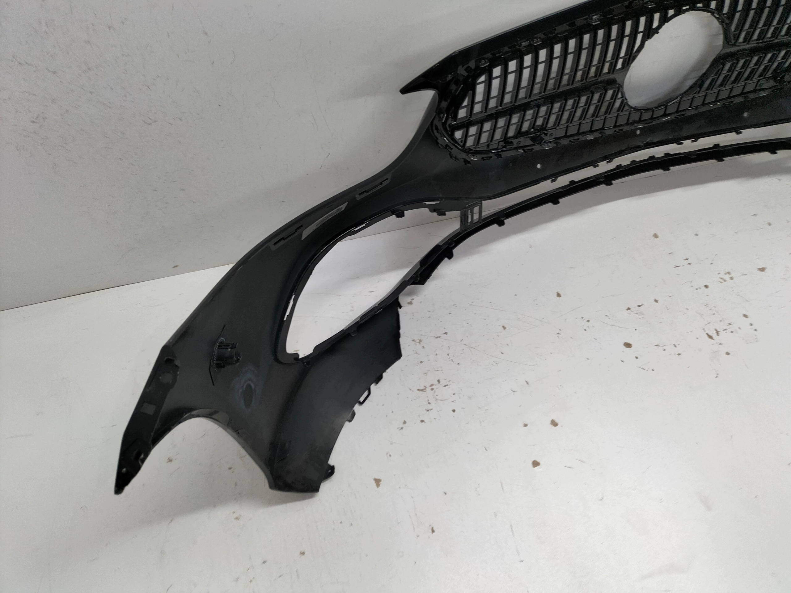 front bumper front MERCEDES C KLASA W206 21- wersja below side PDC