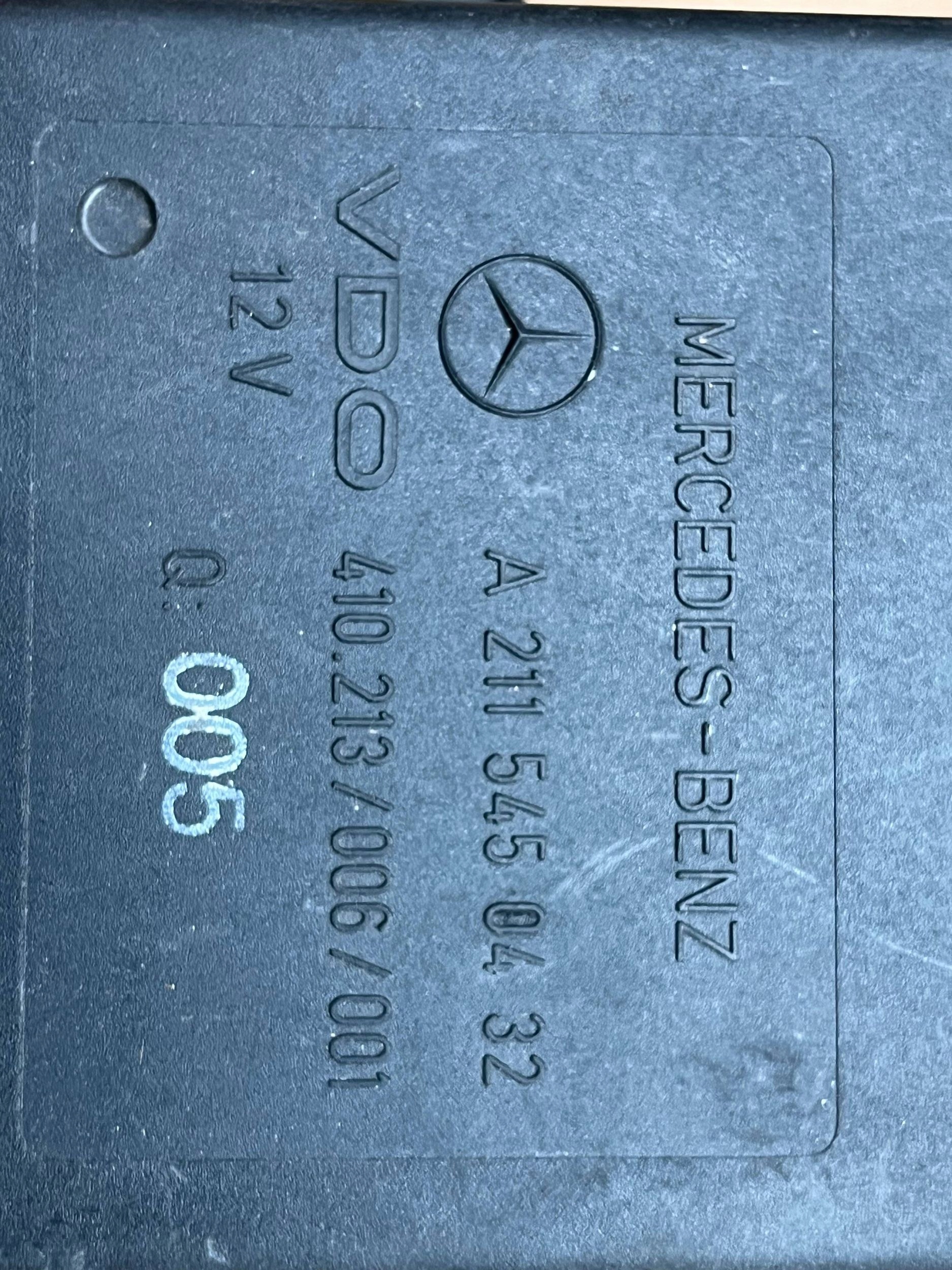 Mercedes Benz W211 - modulo Centralina luci - A2115450432 !J