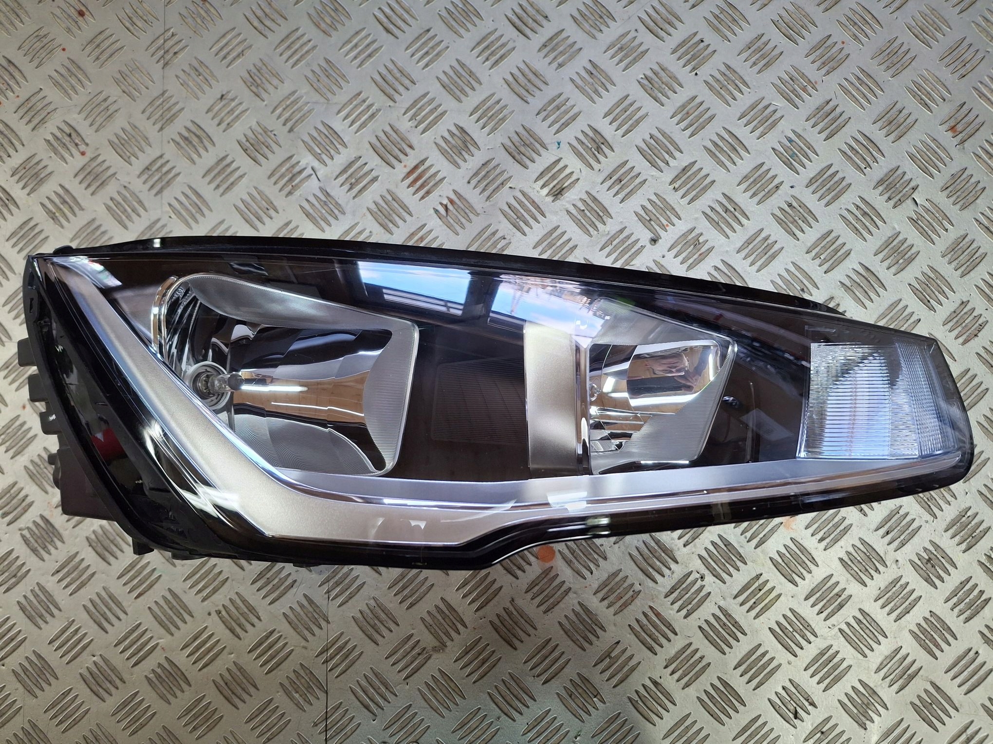 light right front AUDI A1 LIFT 2014R-> 8XA941004 EUROPA