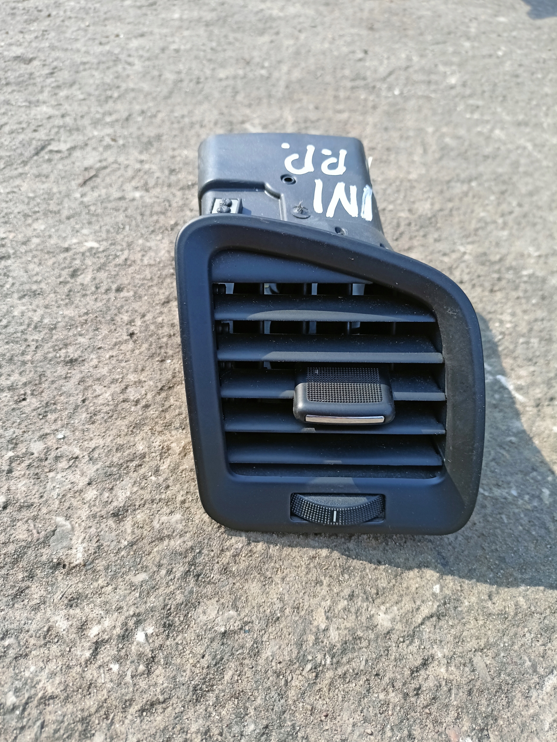 ВЕНТИЛЯЦІЙНА РЕШІТКА ПРАВА OPEL INSIGNIA A