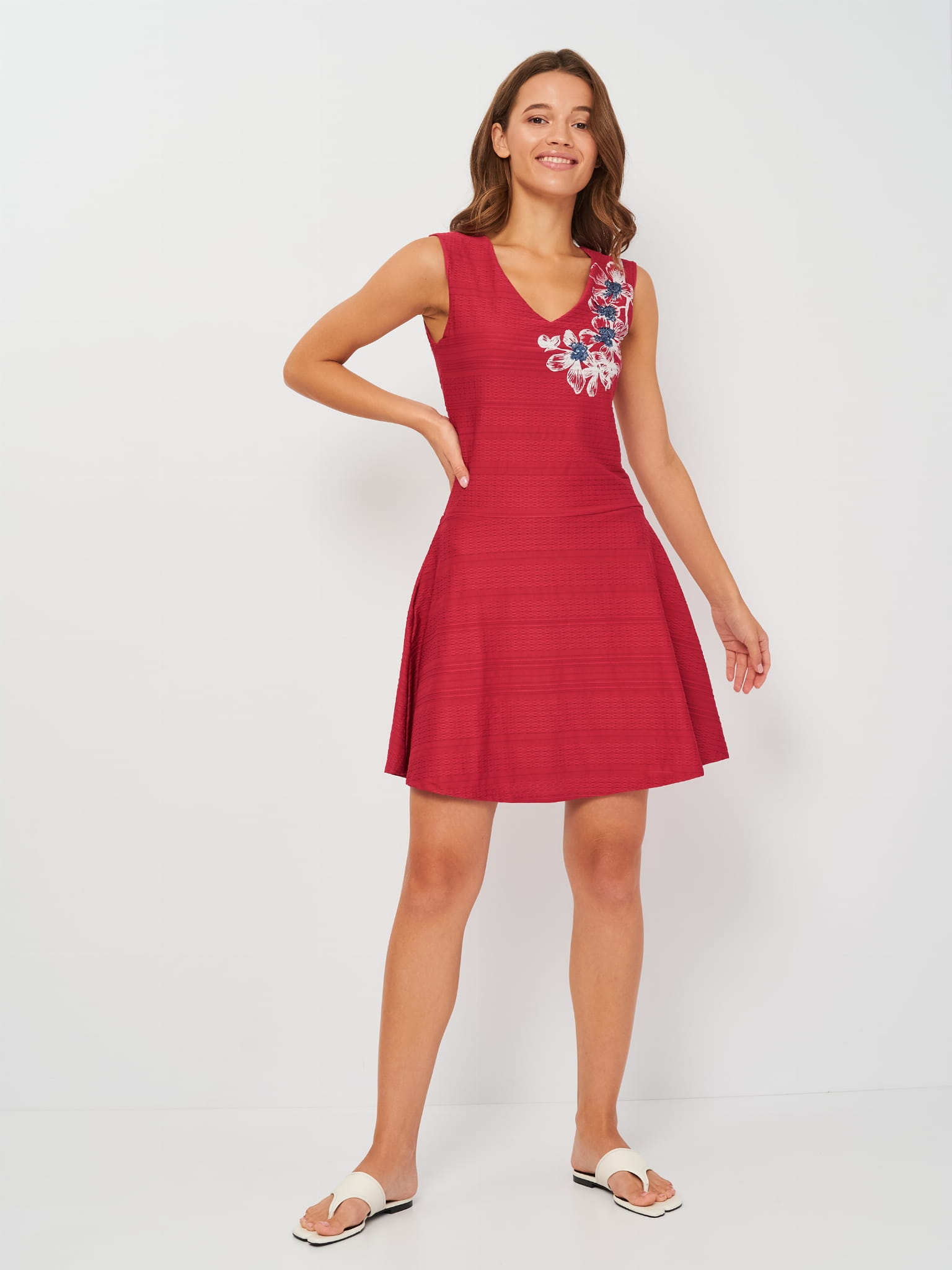 

Desigual Sukienka rozkloszowana z aplikacją różowa