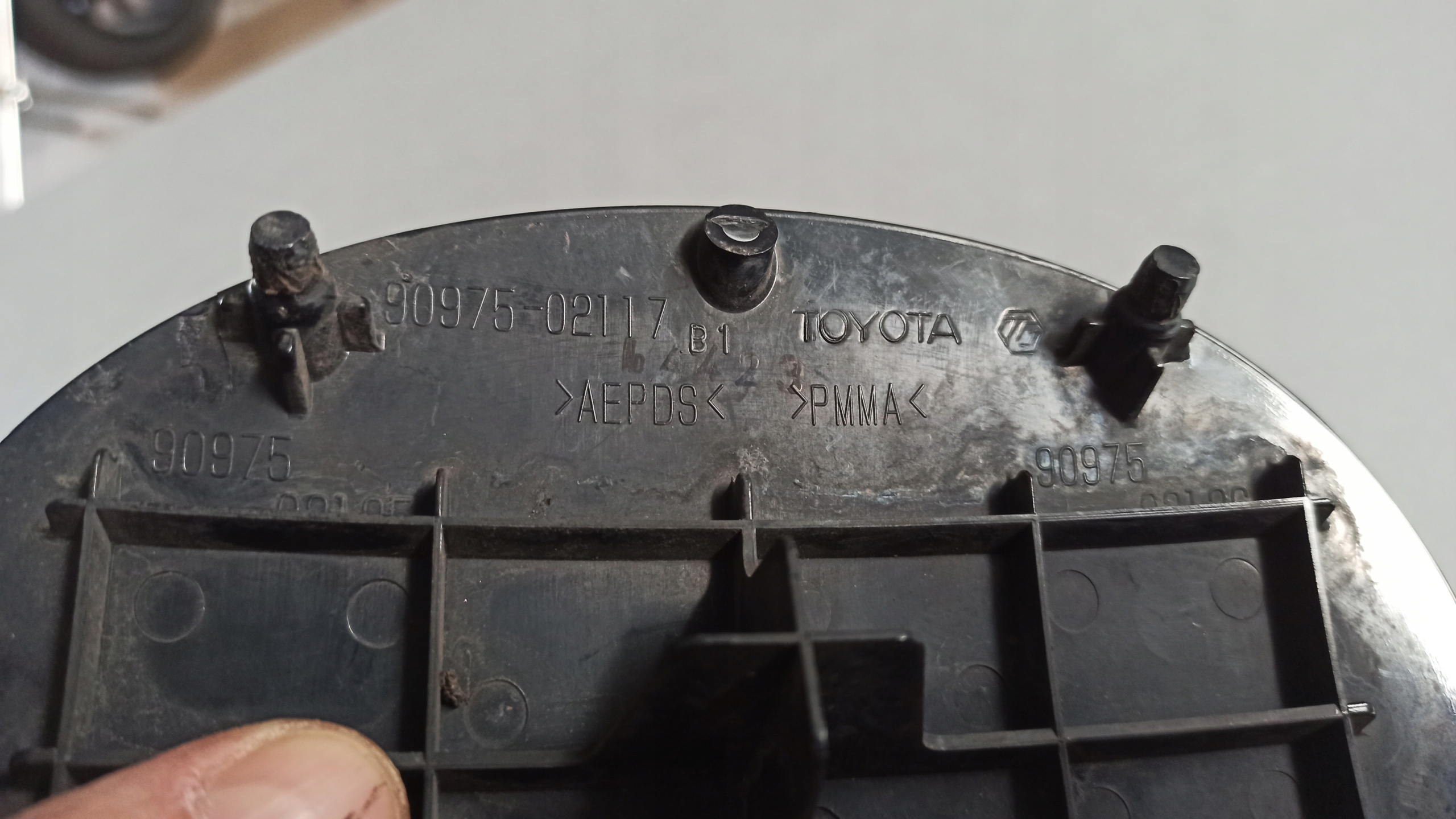 EMBLEMAT LOGO ZNACZEK ŁADNY - LEXUS GS NX RX LS Marka Lexus