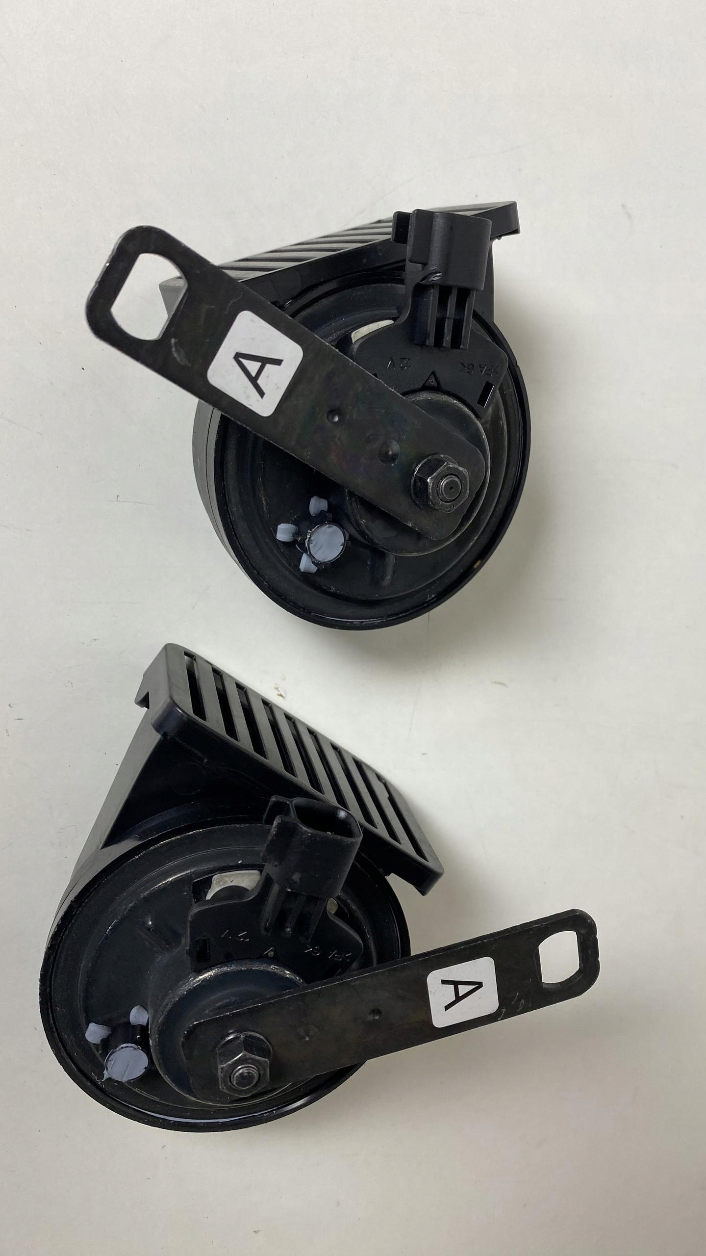 K8D2-13802-AA K8D2-13801-AA - Рог сигнал труба LAND ROVER SPORT L550