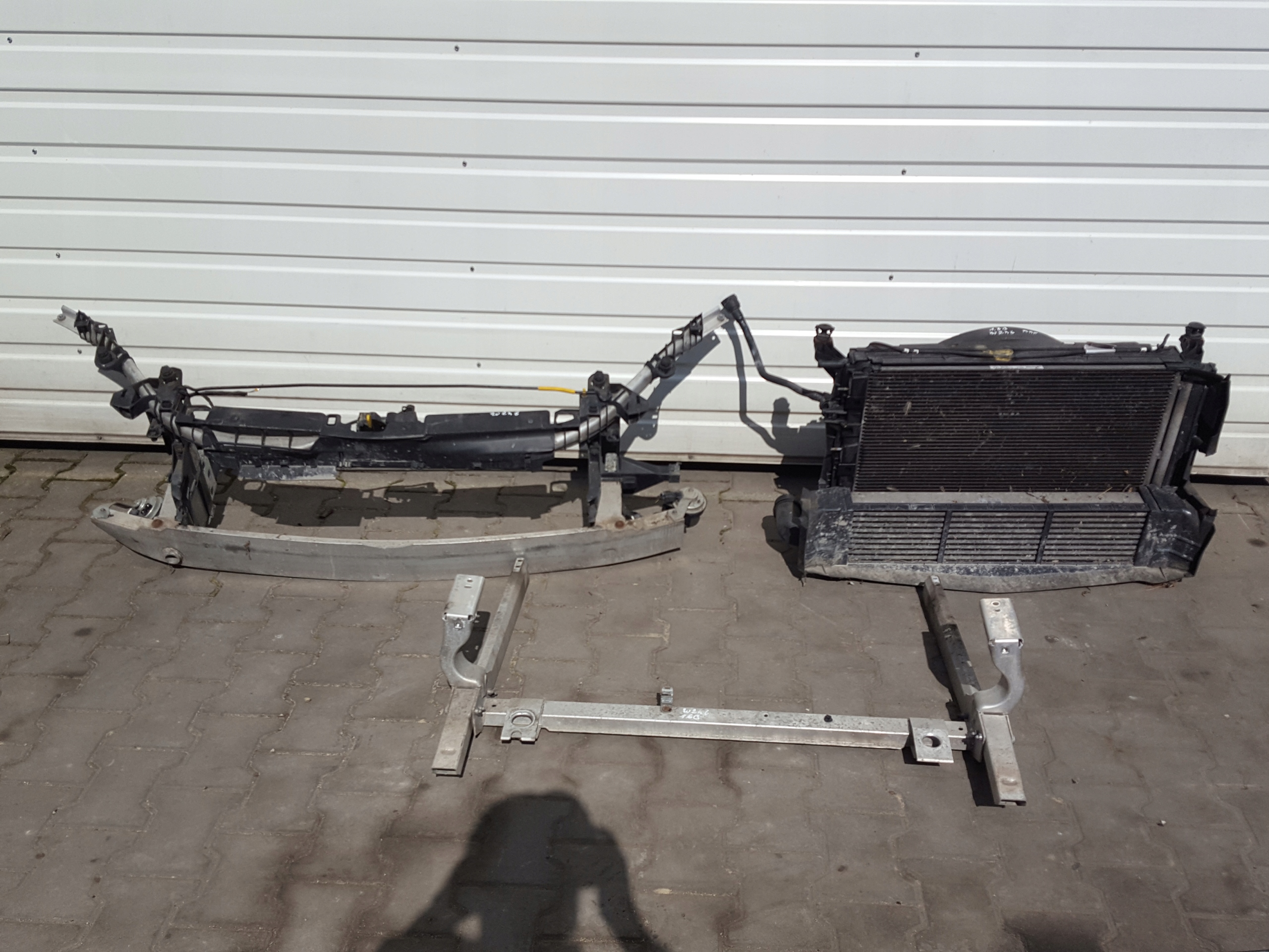 MERCEDES B W246 1.6 B PAS PRZEDNI CHŁODNICE