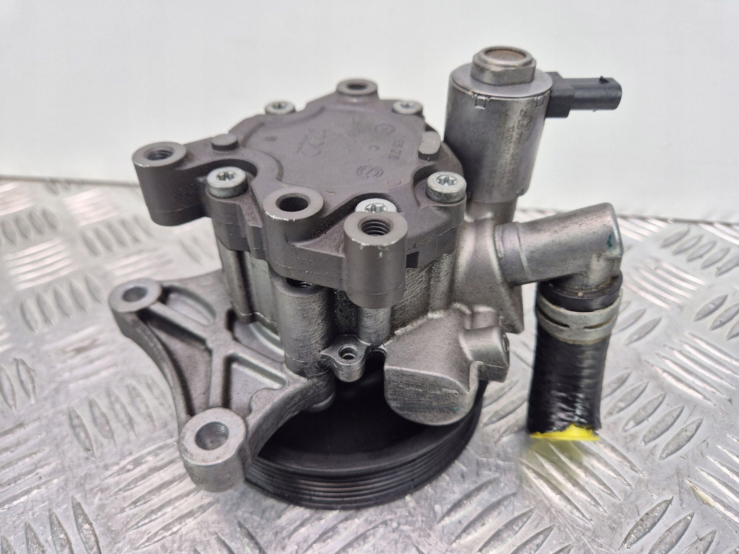 Mercedes C200 CGI W204 servo pump 7693955160