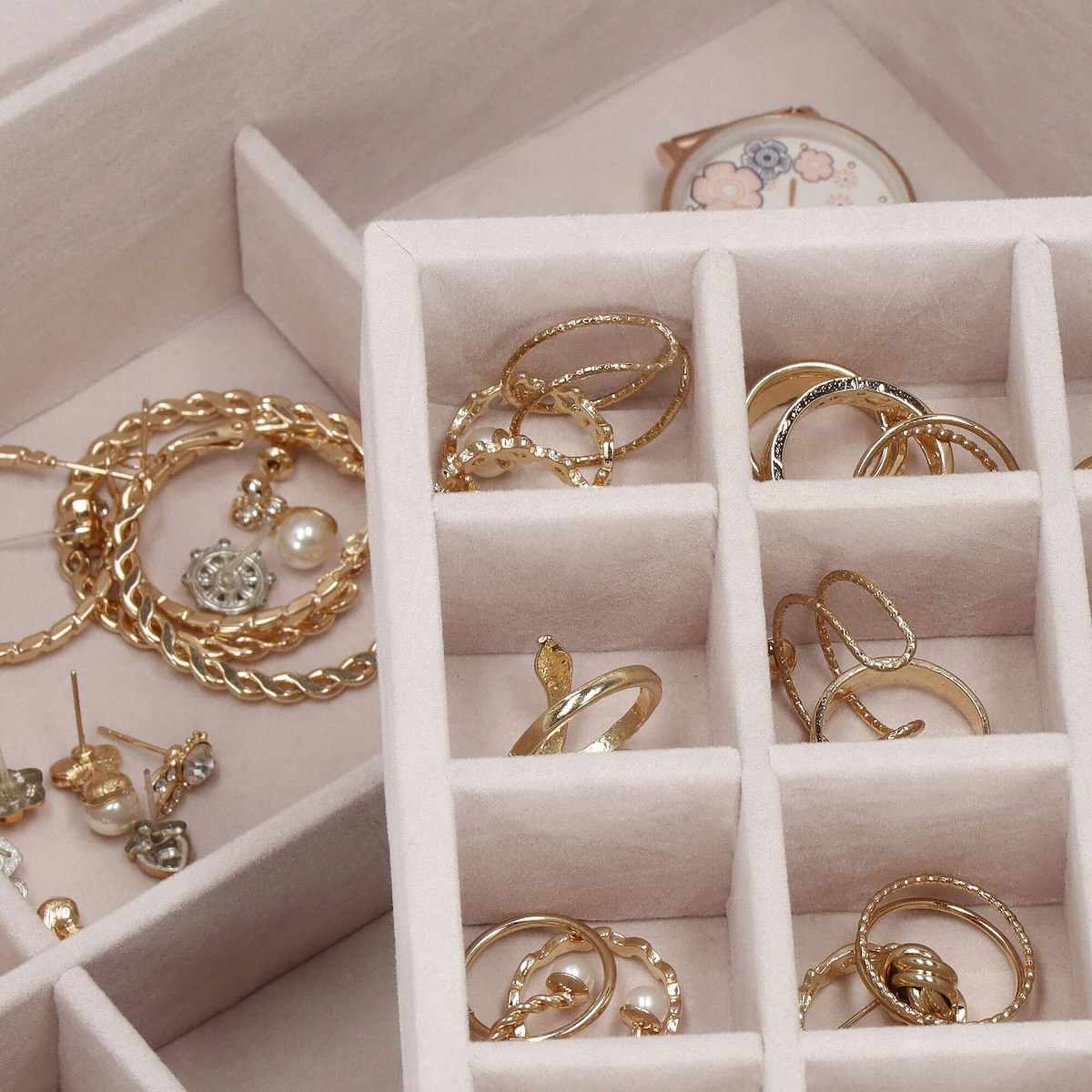 ORGANIZER NA BIŻUTERIĘ SZKATUŁKA KUFEREK PUDEŁKO ELEGANCKI KASETKA ETUI Kolor dominujący czarny