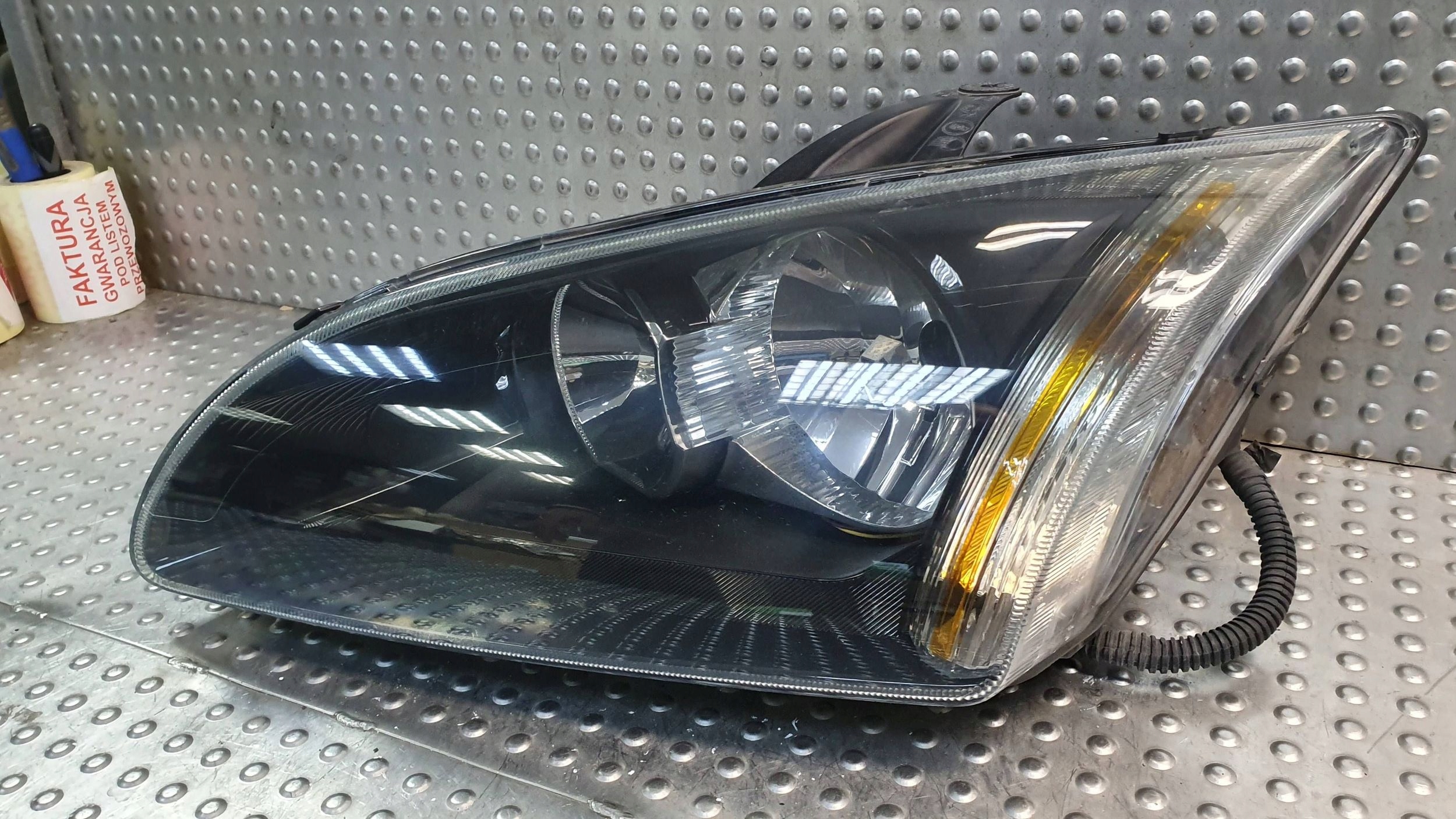 světlo předek levá FORD FOCUS MK2 04