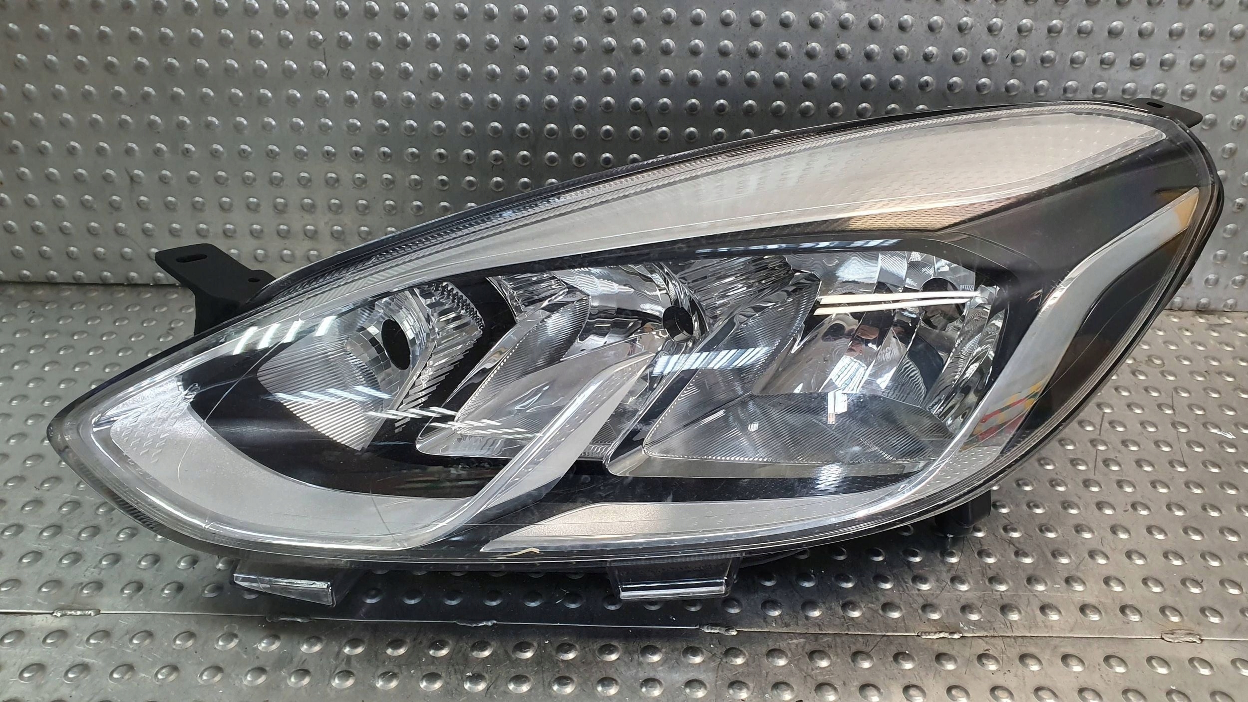 light front left FORD FIESTA MK8 16- H1BB-13W030
