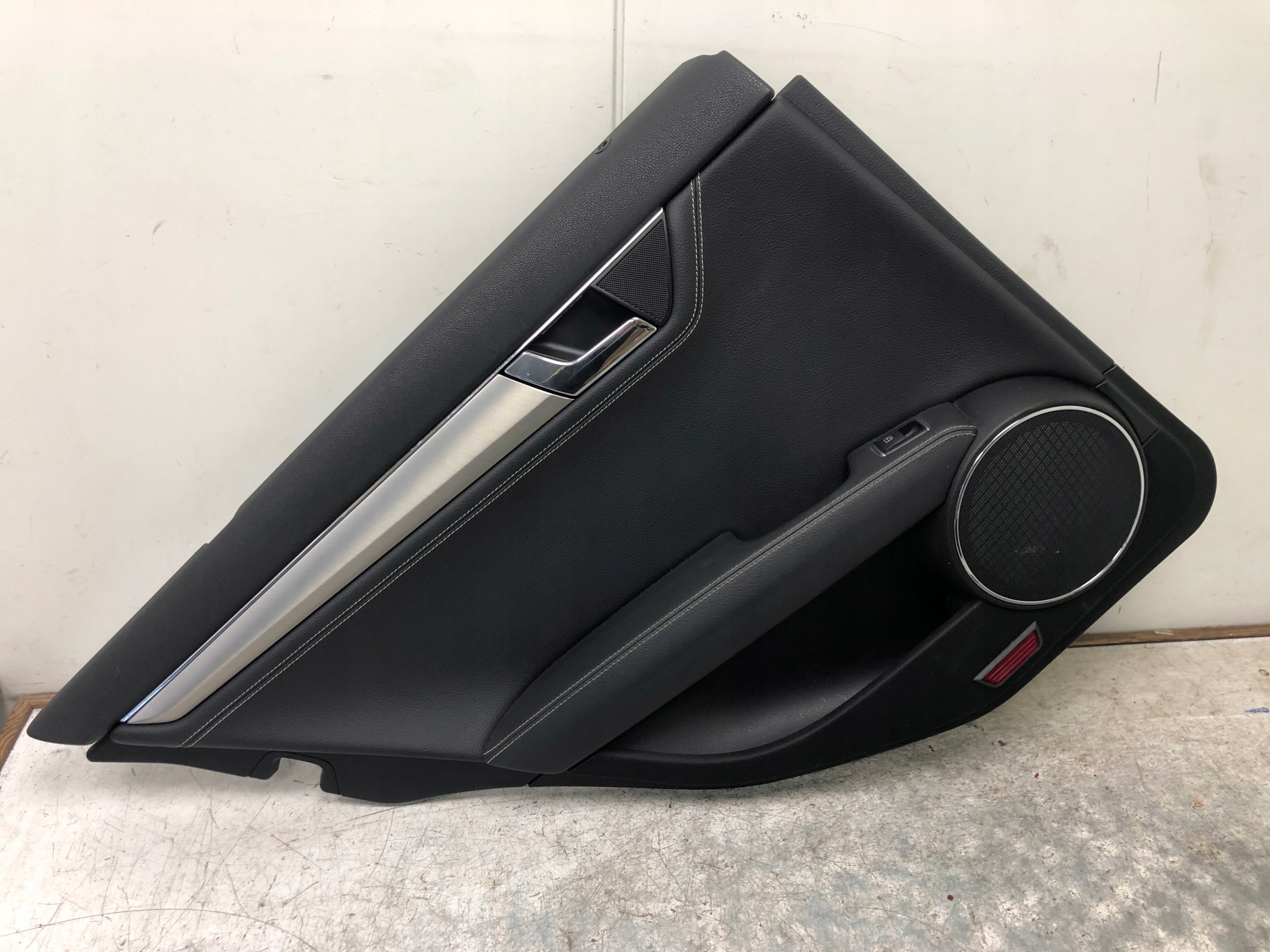 side door left rear part leather MERCEDES W204 KOMBI
