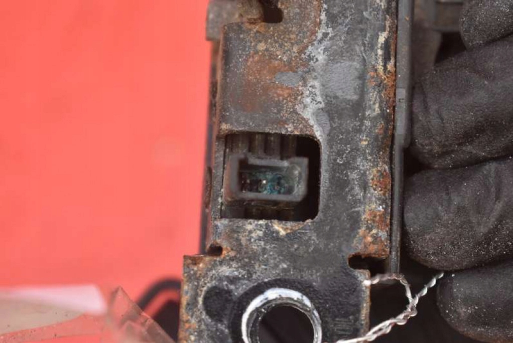 lock bonnet rear part boot 3B9827505C VW PASSAT B5 KOMBI 96-00