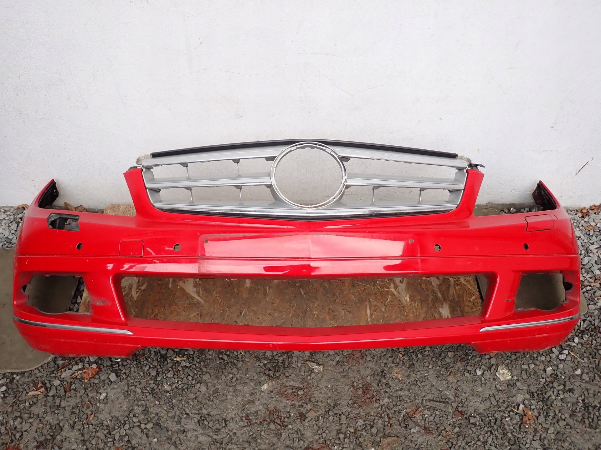 бампер передний MERCEDES C класс 204 2007-2011R