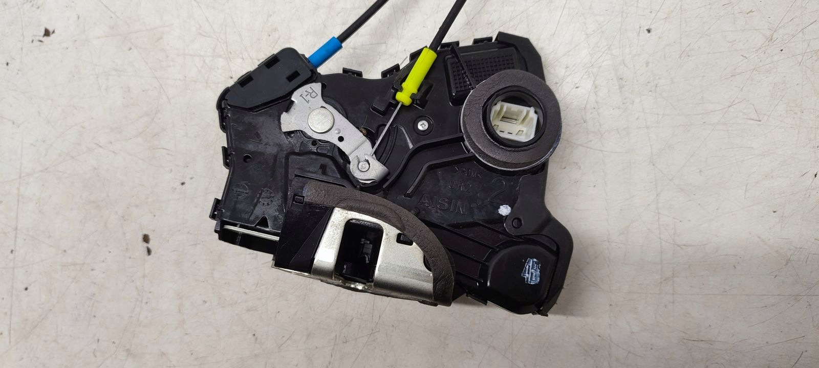 lock door front front right Toyota Avensis T27