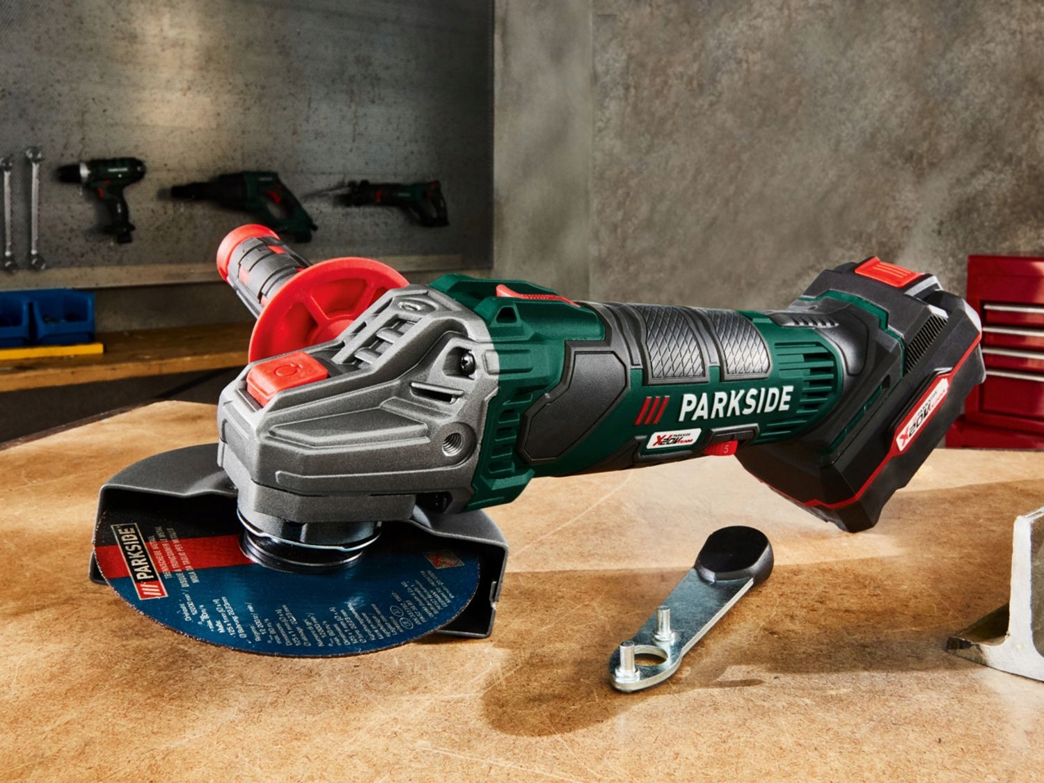 PARKSIDE 20V TEAM АККУМУЛЯТОРНАЯ УГЛОВАЯ ШЛИФОВАЛЬНАЯ МАШИНА