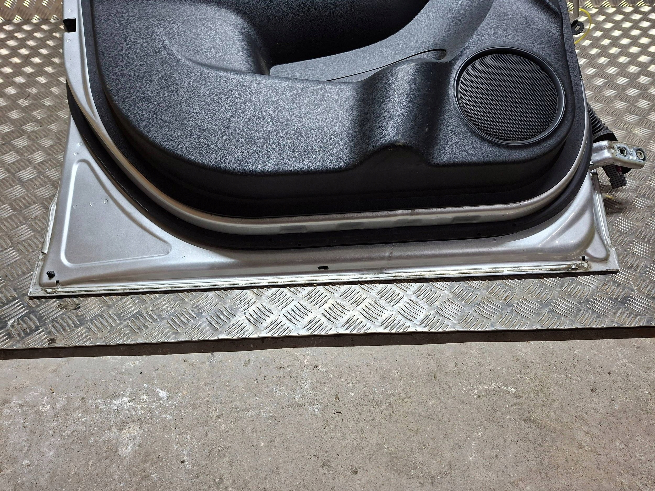door left front CHEVROLET ORLANDO 10-18 complete