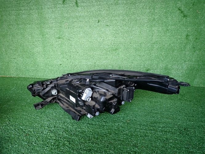 TOYOTA HIGHLANDER IV 4 19- reflektor right light right 10000-8A06K