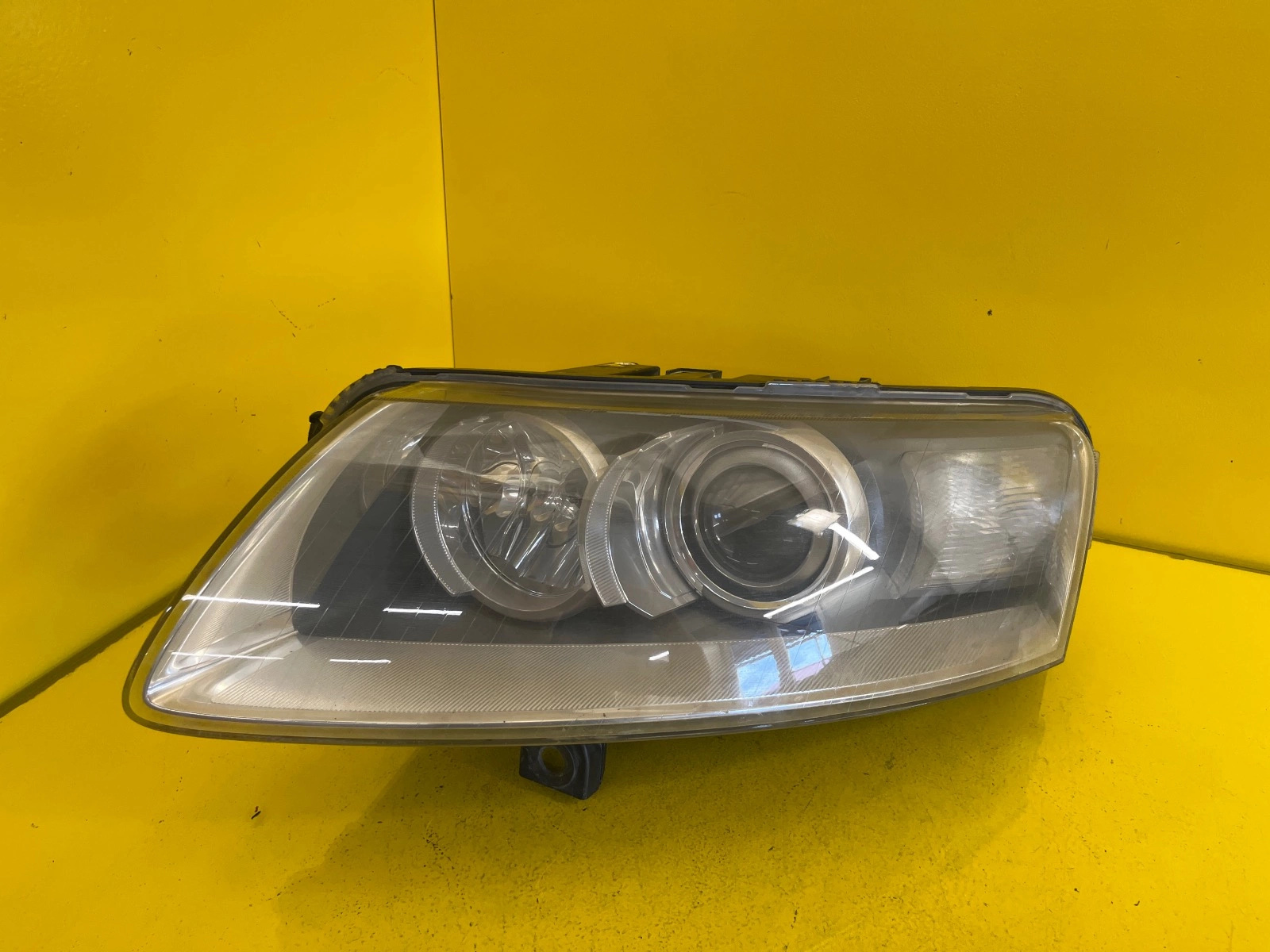 light left Audi A6 C6 4F0 BI-XENON Nieskretna 4F0941029