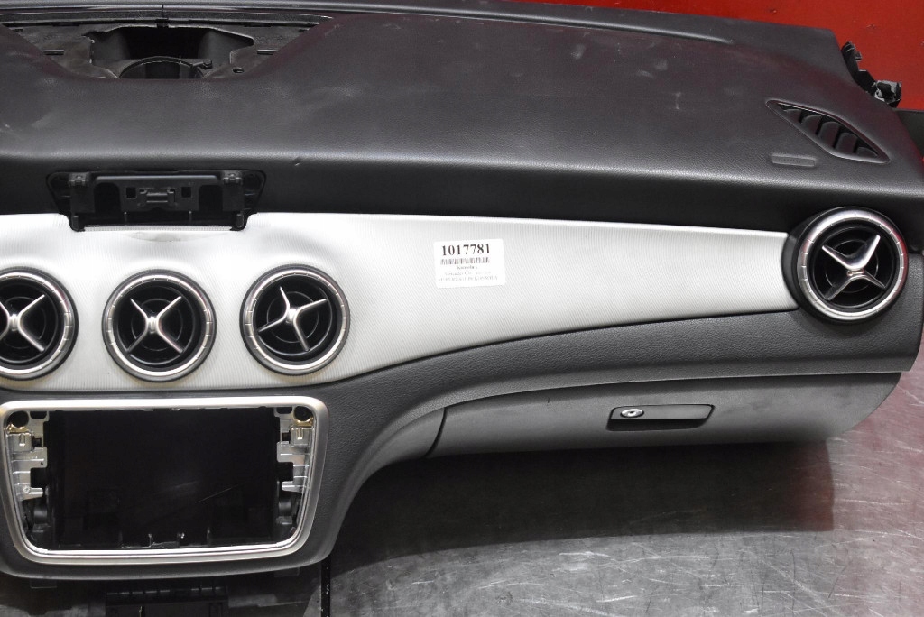 dashboard instrument panel console cockpit airbag EU MERCEDES CLA C117 13-16