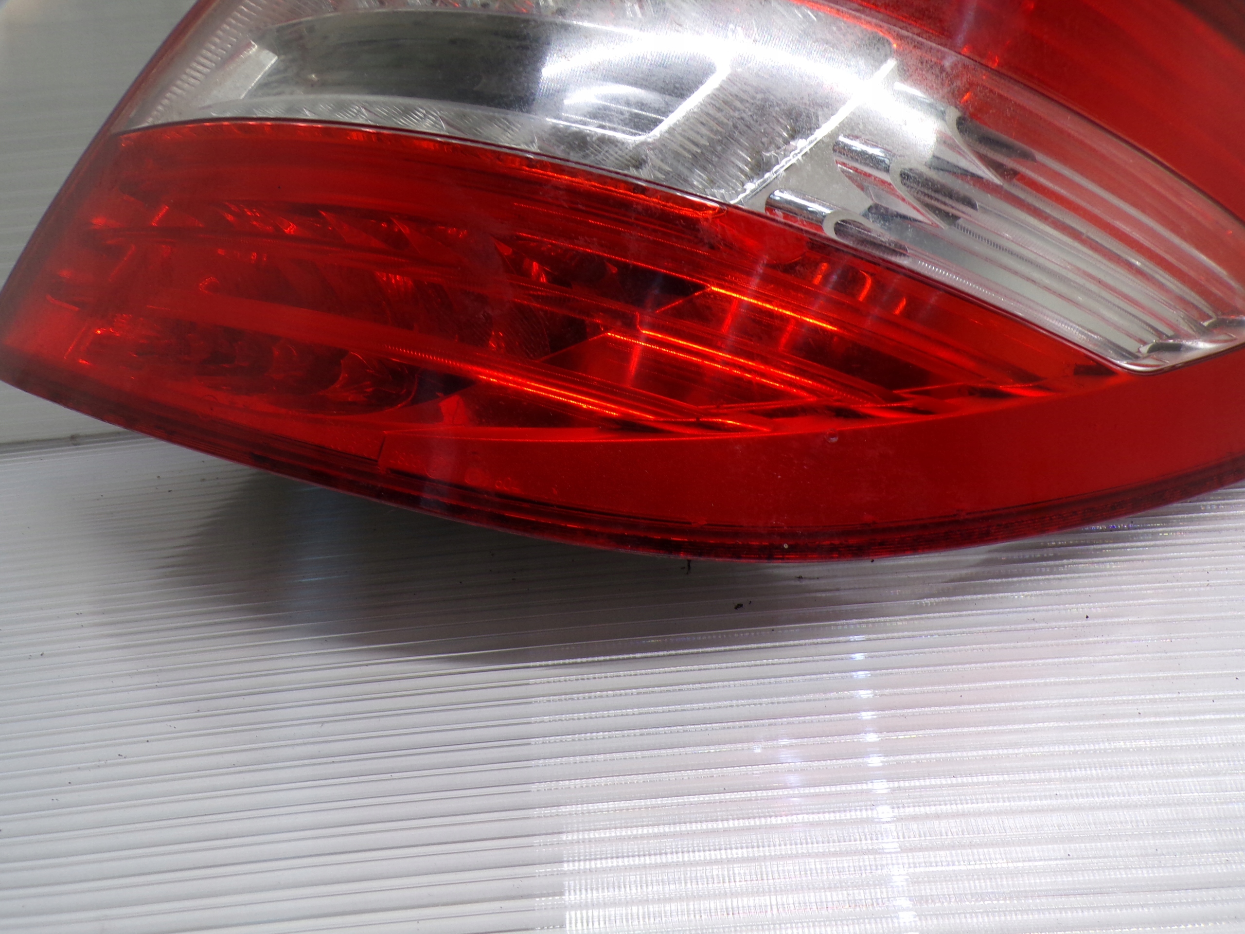 фонарь правый MERCEDES W251 РЕСТАЙЛИНГ led r класс