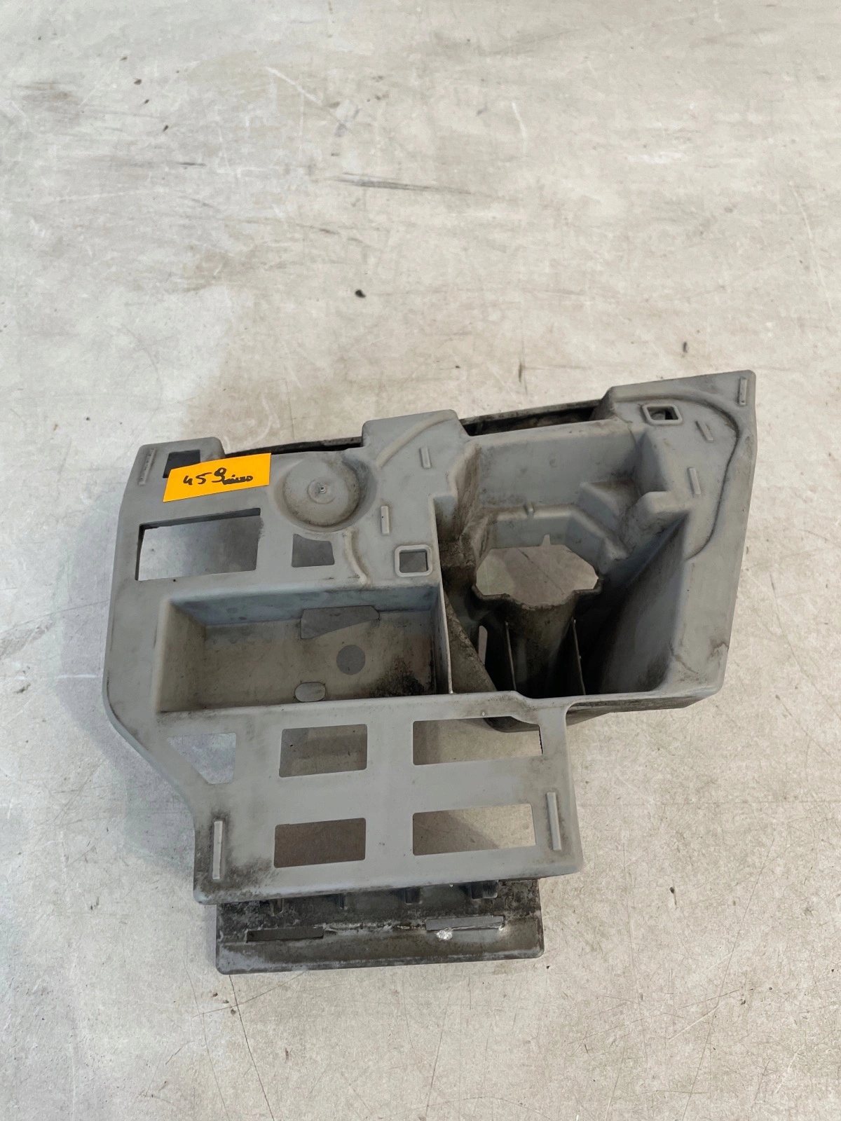 bumper bracket front left Skoda Octavia III