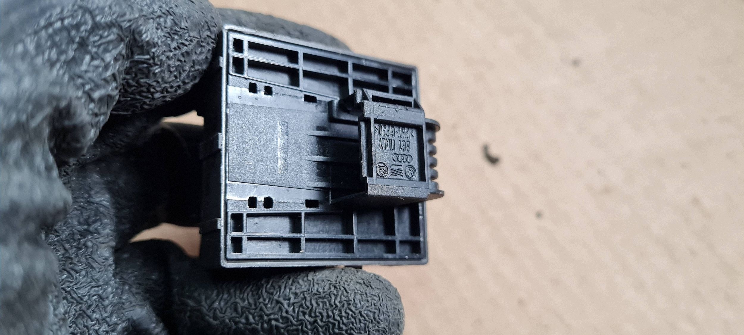A5 8T LIFT S5 button PANEL opening control switch left of the window 8K0959851G