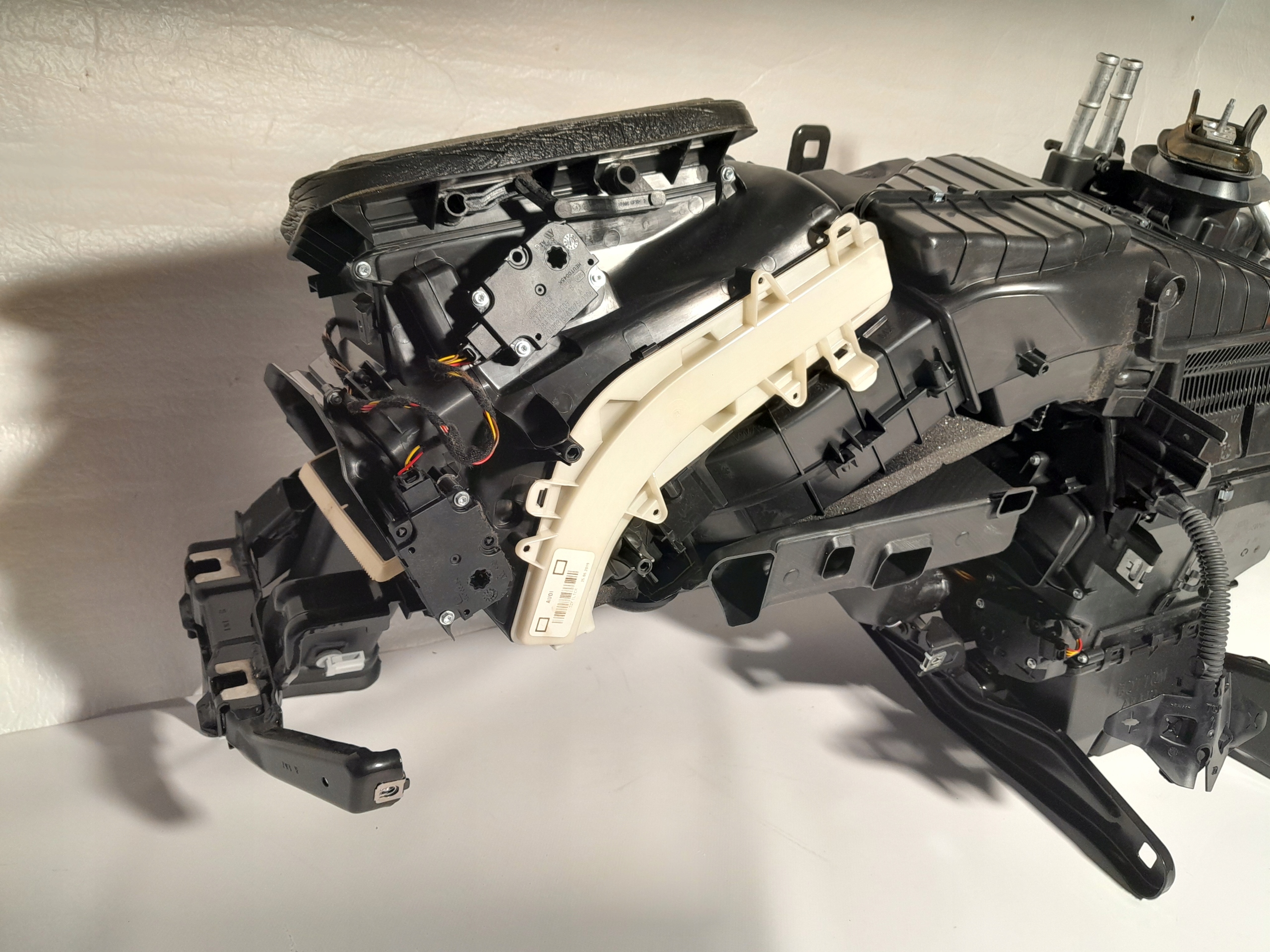 AUDI Q5 II 80A heater support bundle