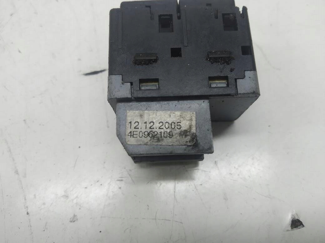 switch ALARMU 4E0962109 Audi A8 II D3