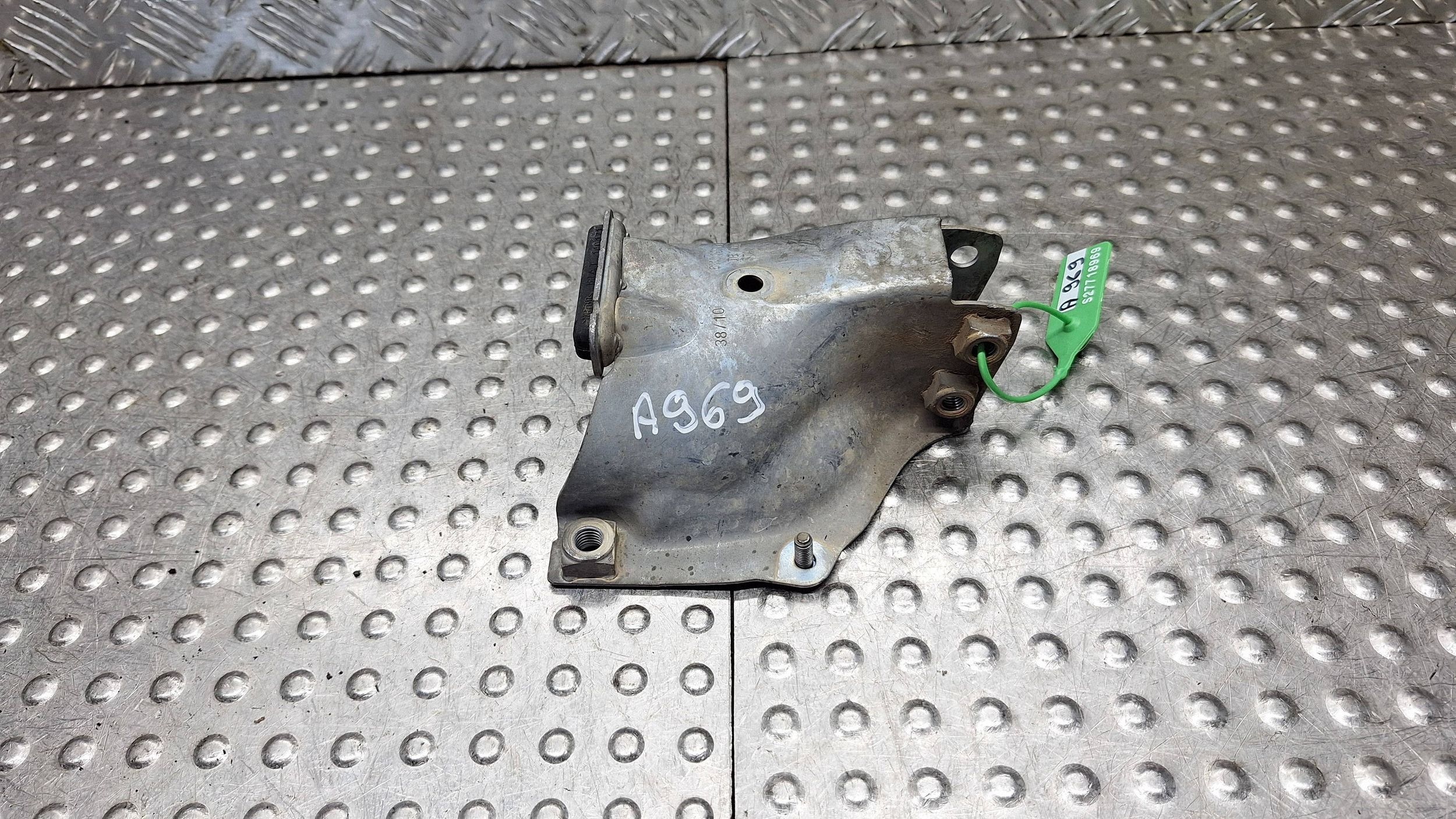 motor mount cover left 8K0399059 AUDI A4 B8 A5 8T Q5 8R