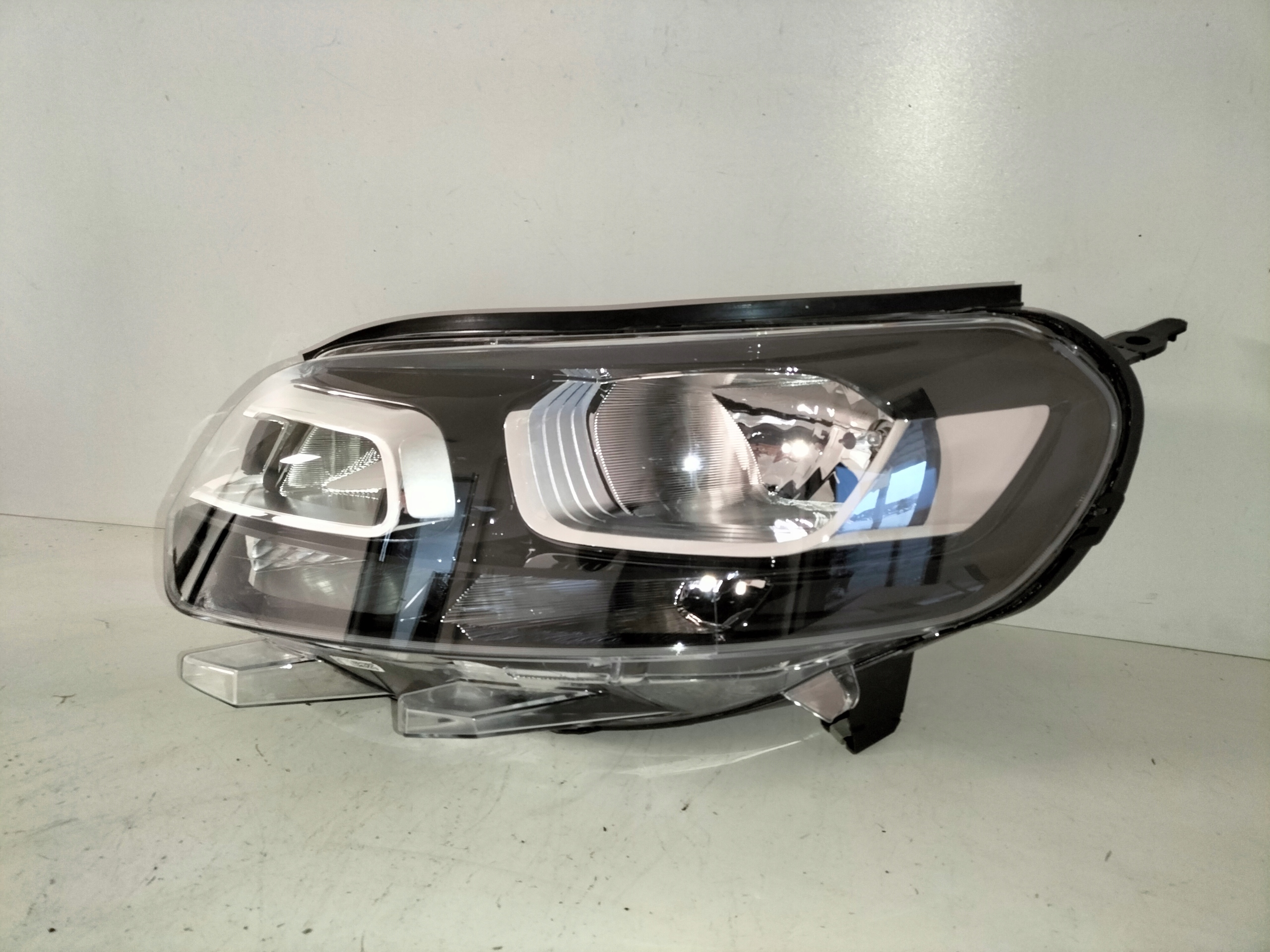 light front reflektor left CITROEN JUMPY III 16- ZAFIRA D 19- VIVARO 19