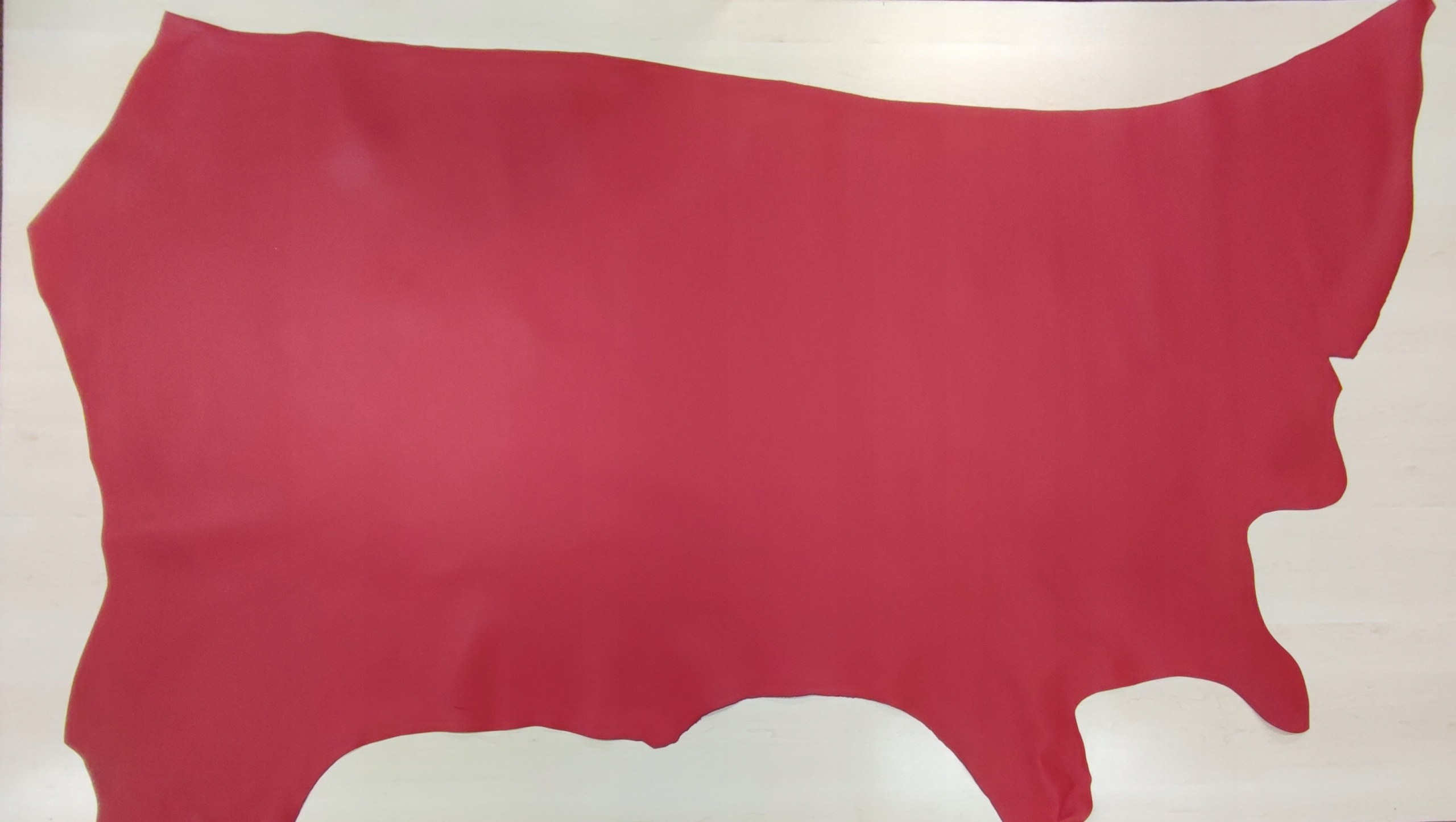 Hovězí přírodní kůže červená 1,82m2 o tloušťce 0,9mm